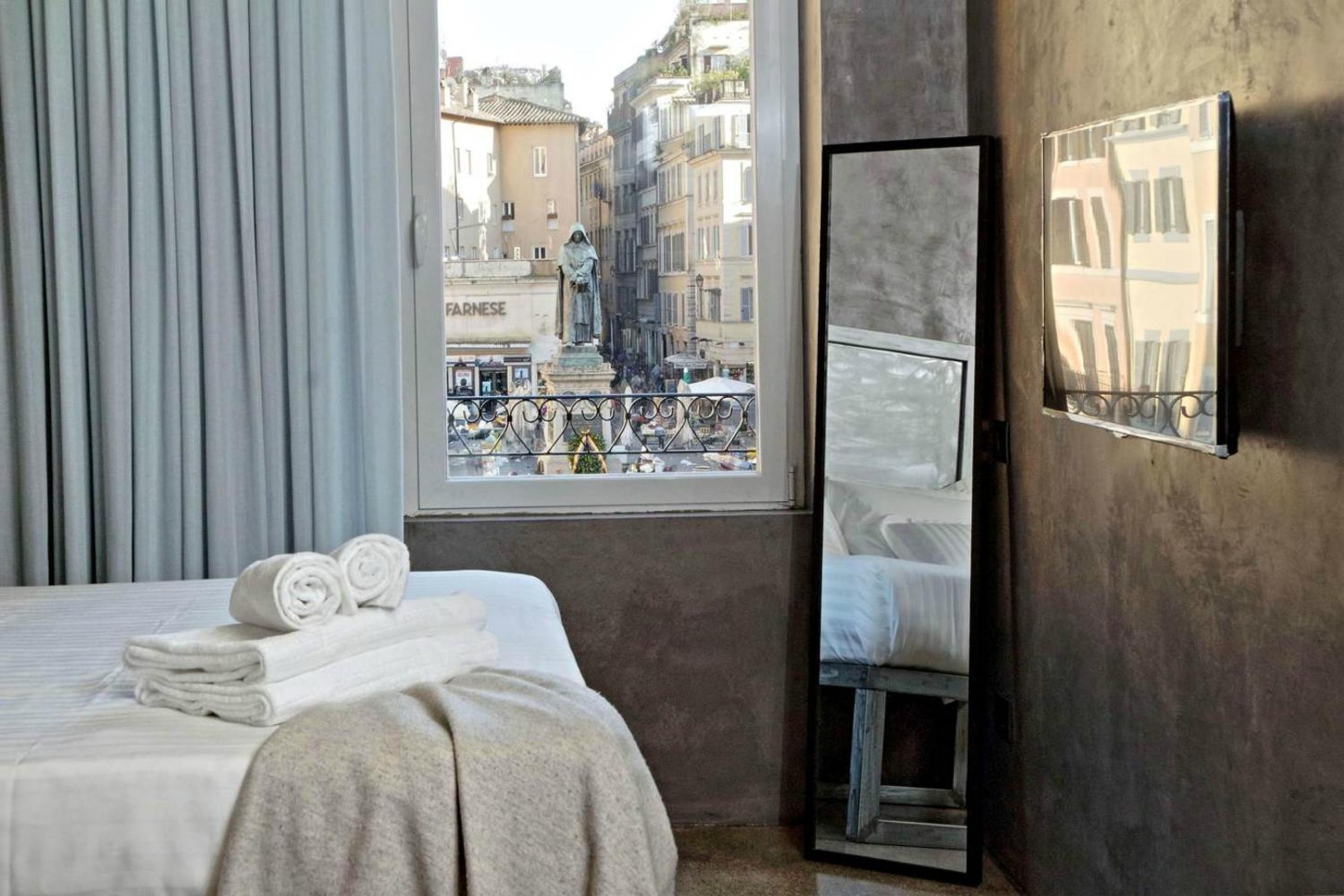 Mama's Home Rome — 2