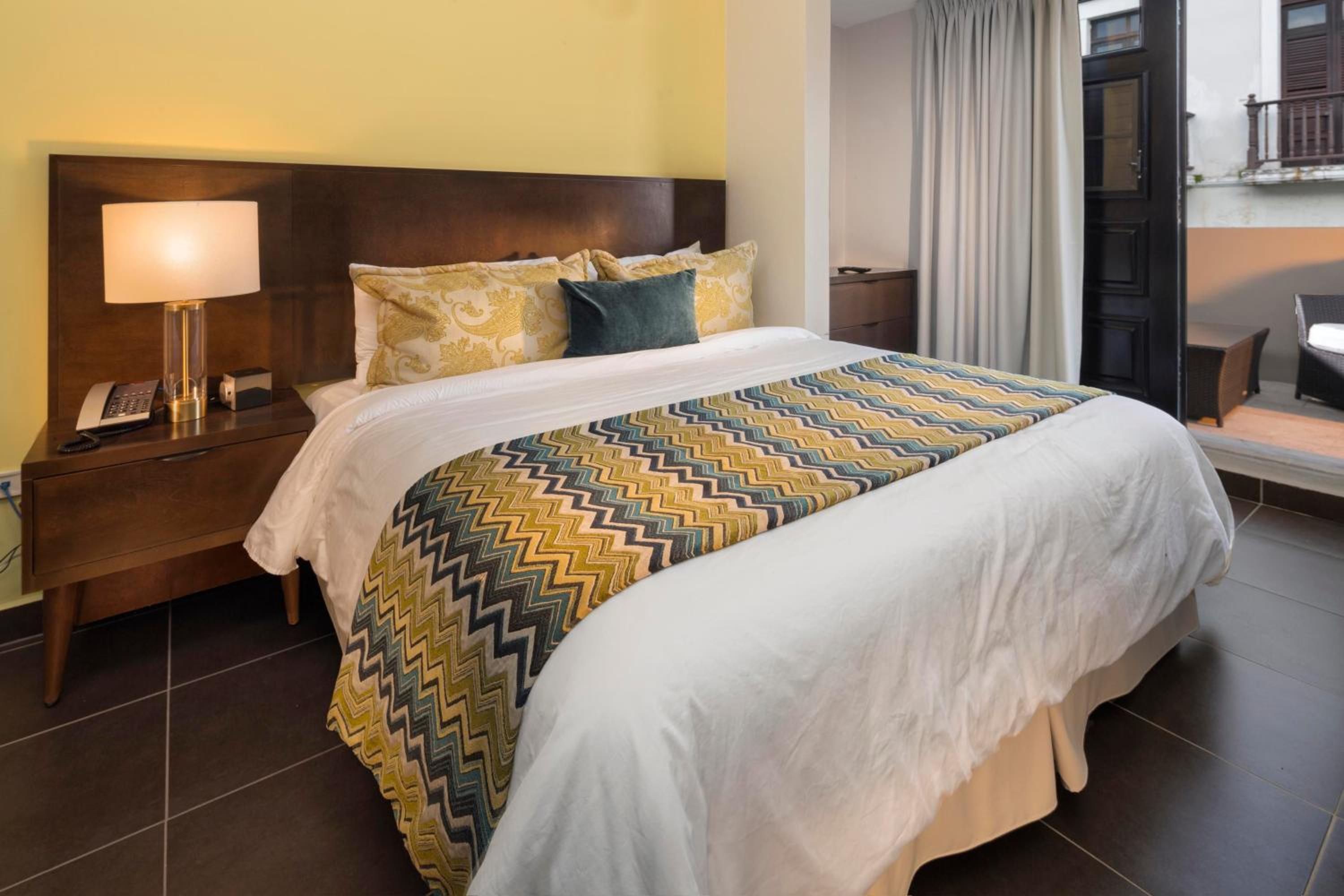 Decanter Hotel - Property Image 10