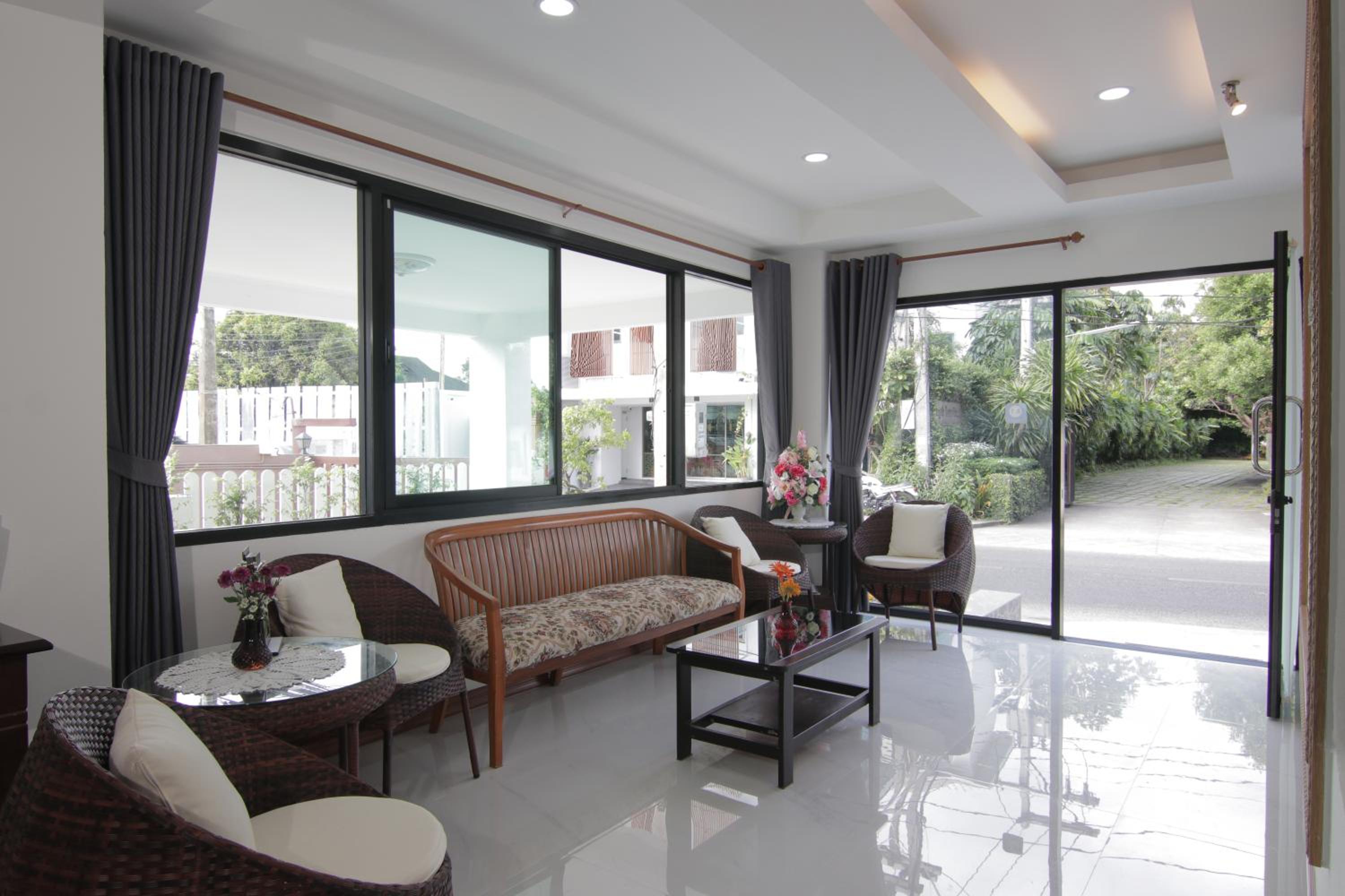Gusto House
