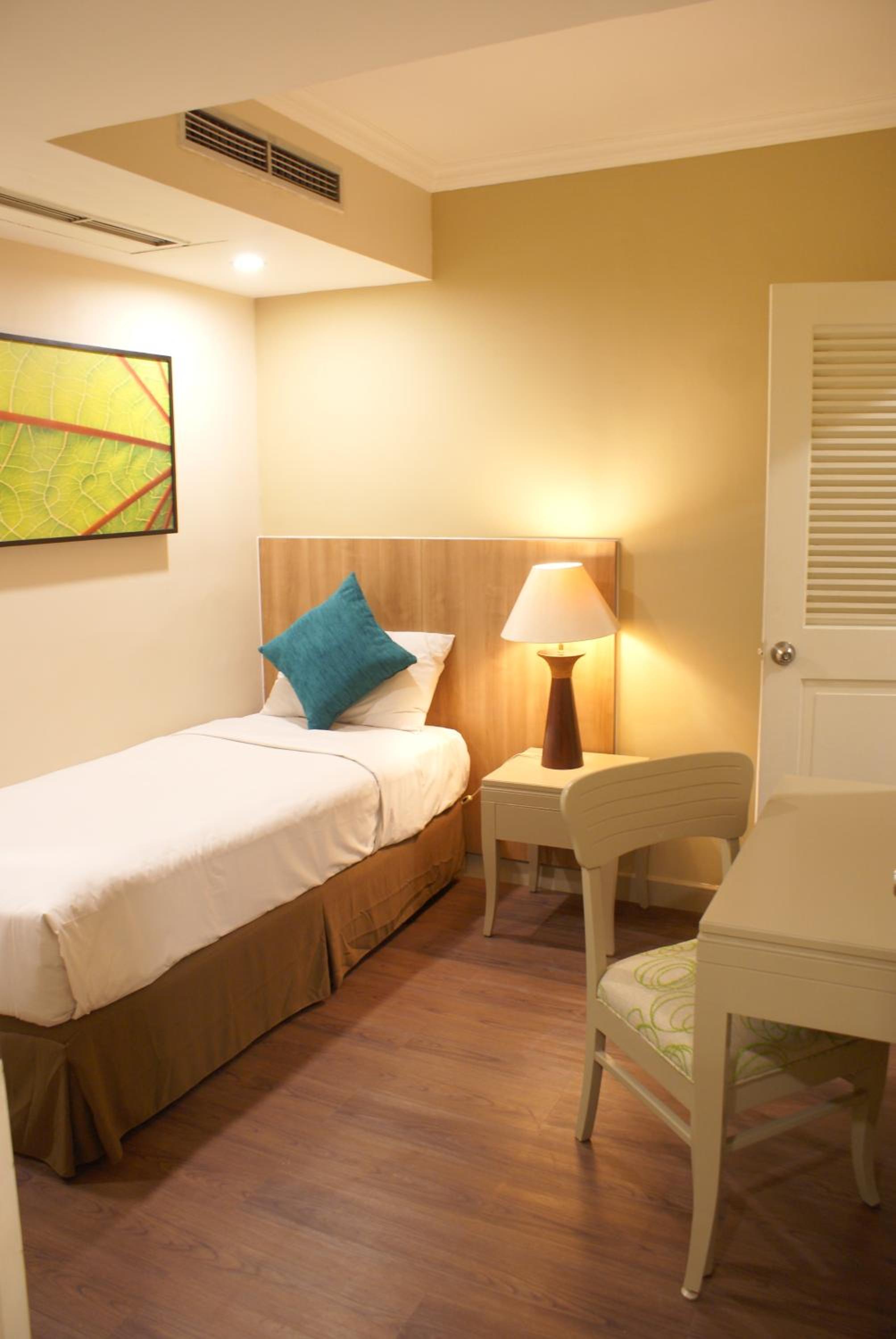 Grand Tropic Suites Hotel