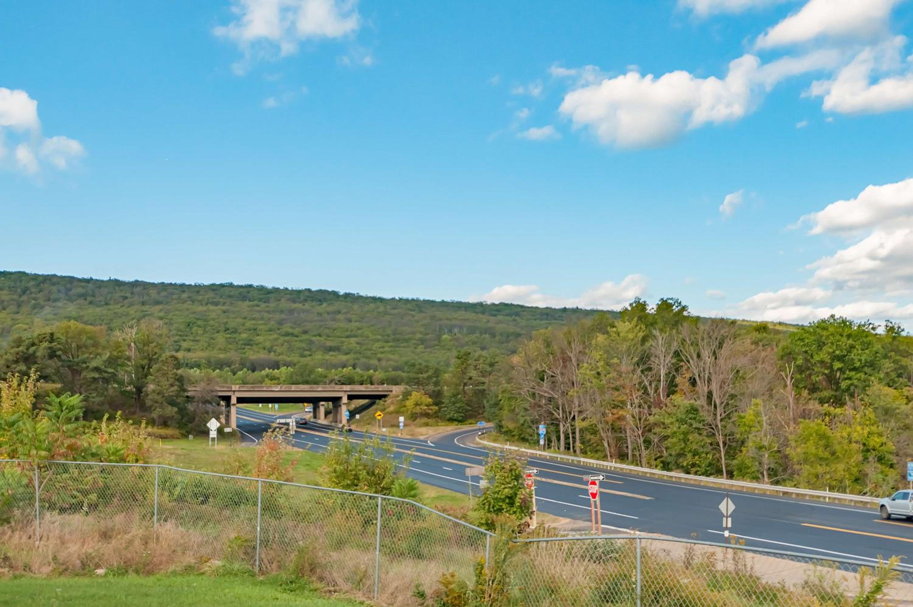 Miscellaneous Market Vacations - Motel 6-Drums - Property Image 5