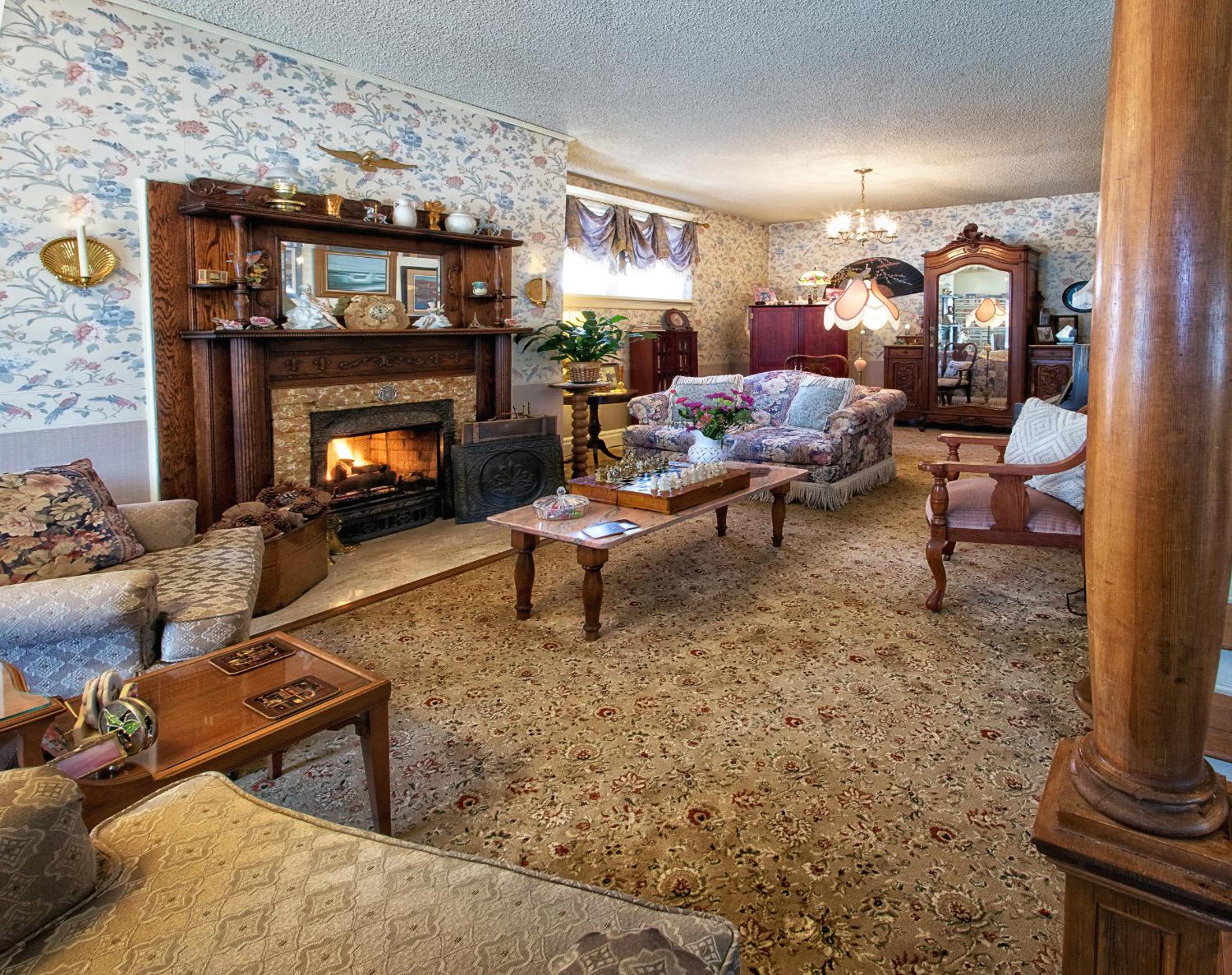 Holden House 1902 Bed & Breakfast Inn