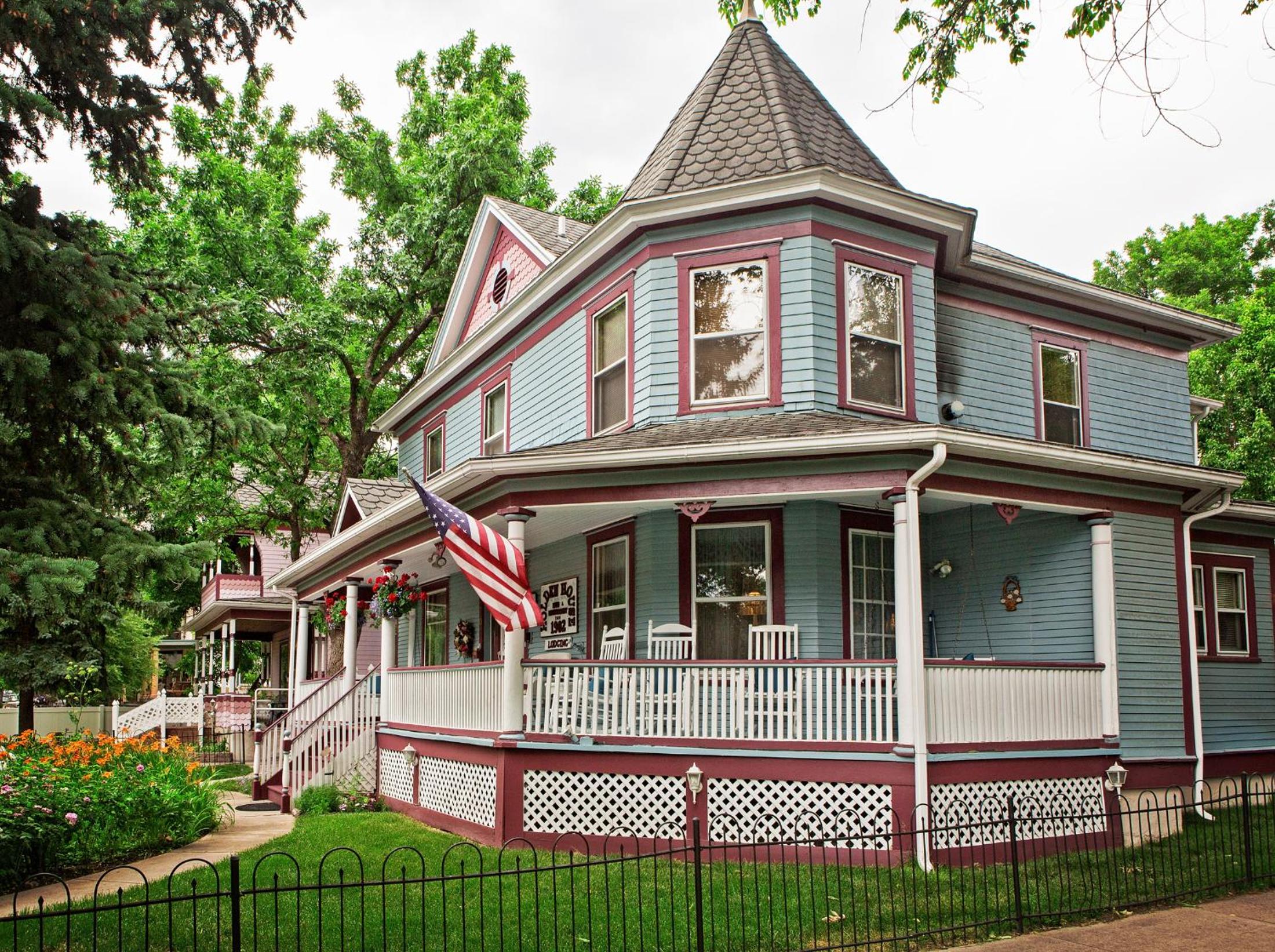 Holden House 1902 Bed & Breakfast Inn