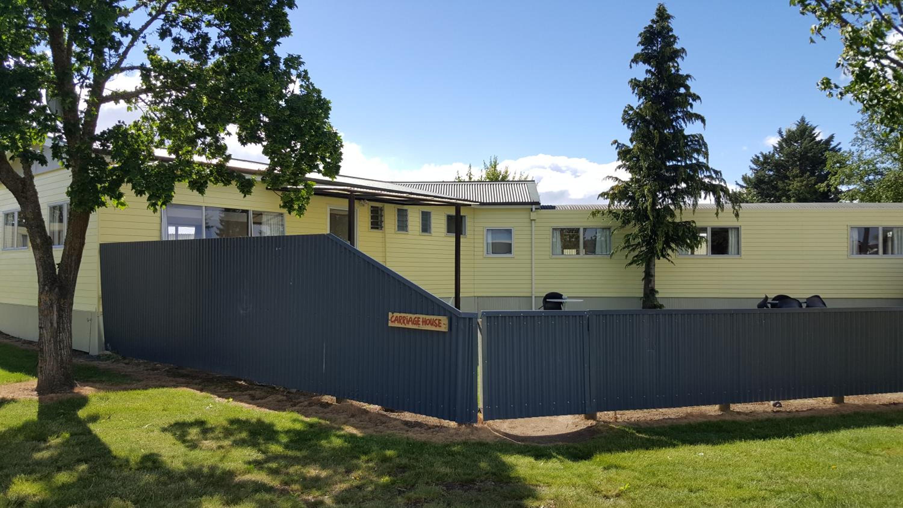 High Country Lodge, Motels & Backpackers