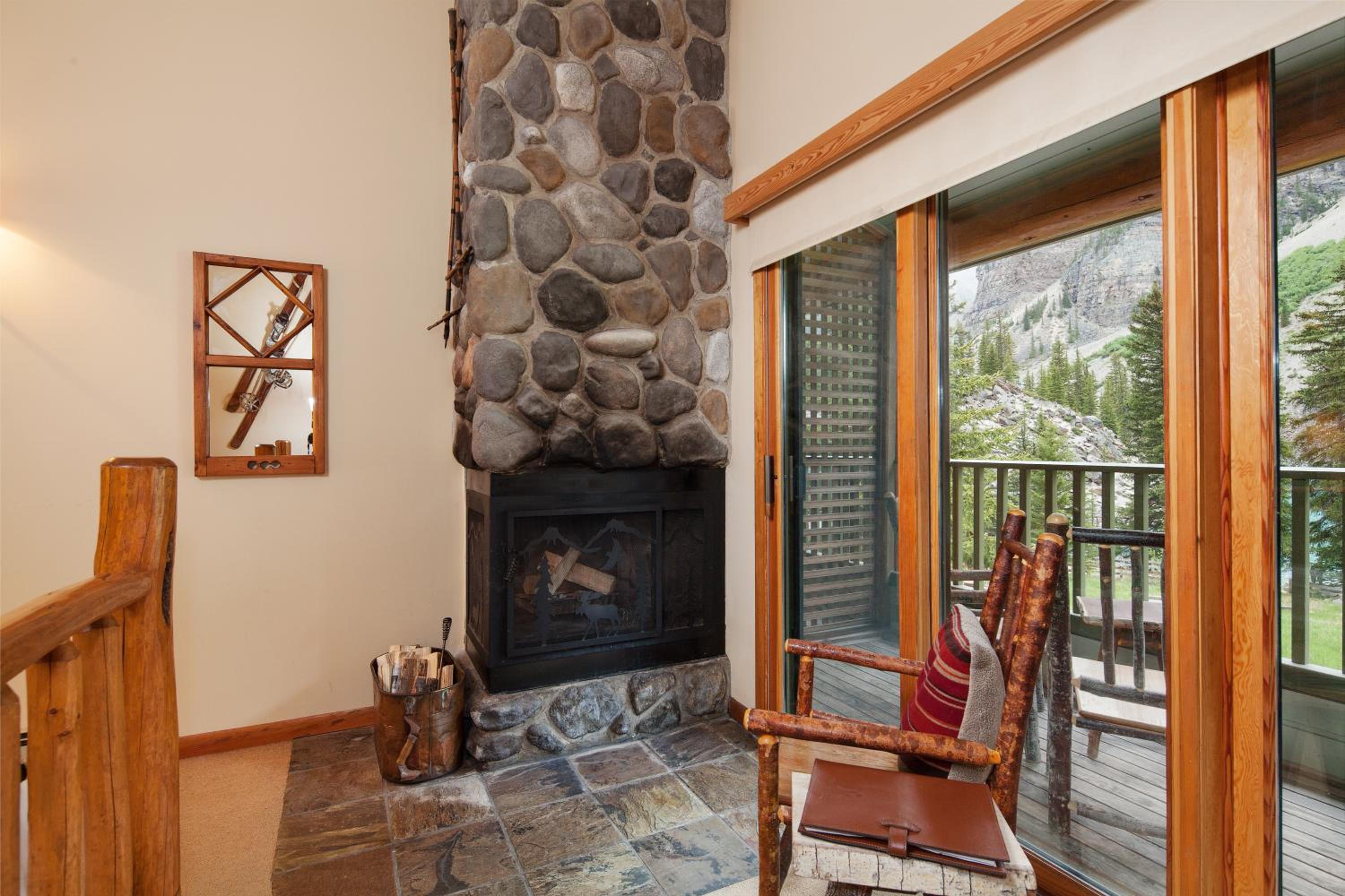 Moraine Lake Lodge