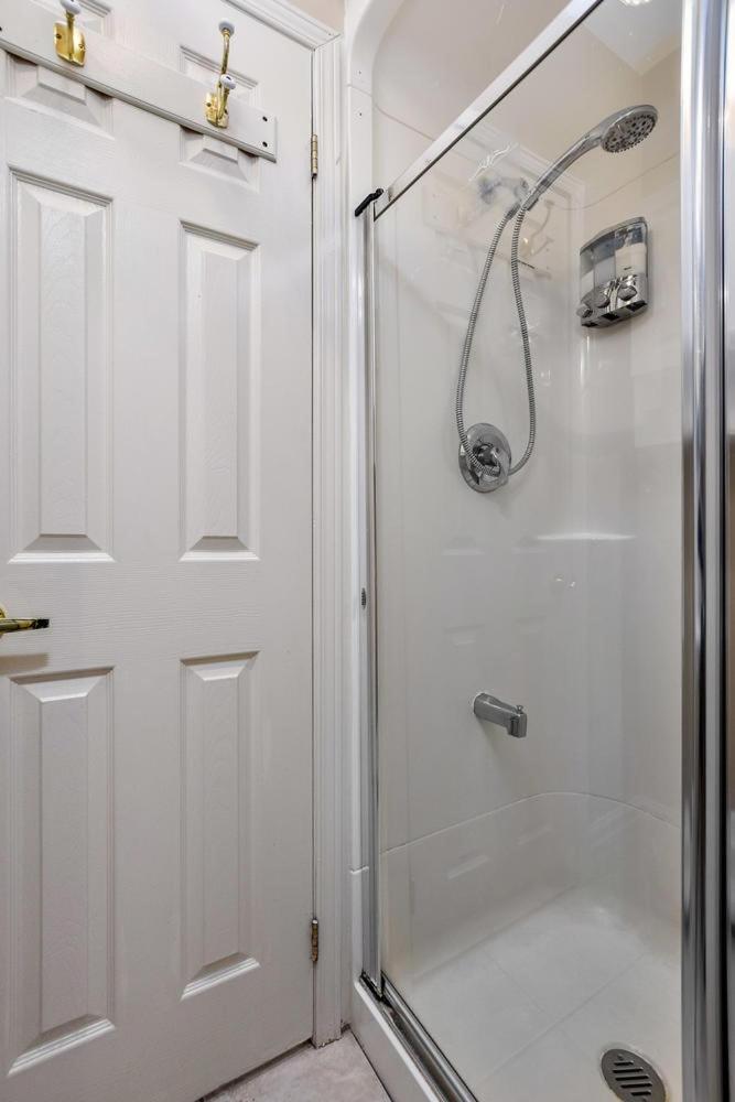 Brockville Vacations - Noble Waterfront Suites - Property Image 32