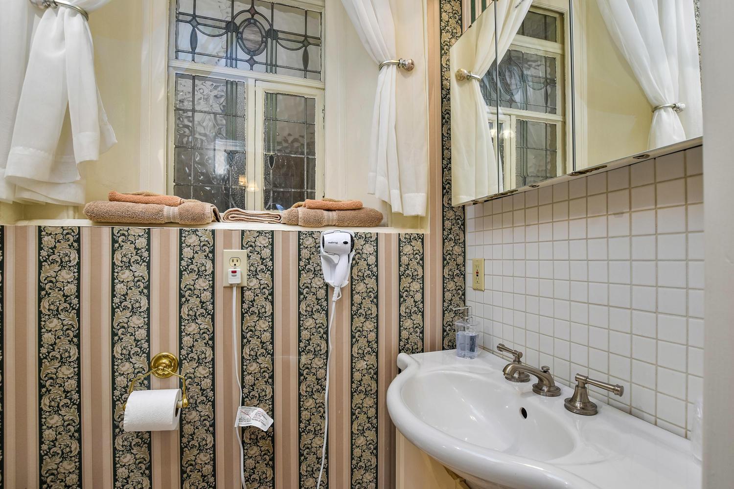 Brockville Vacations - Noble Waterfront Suites - Property Image 33