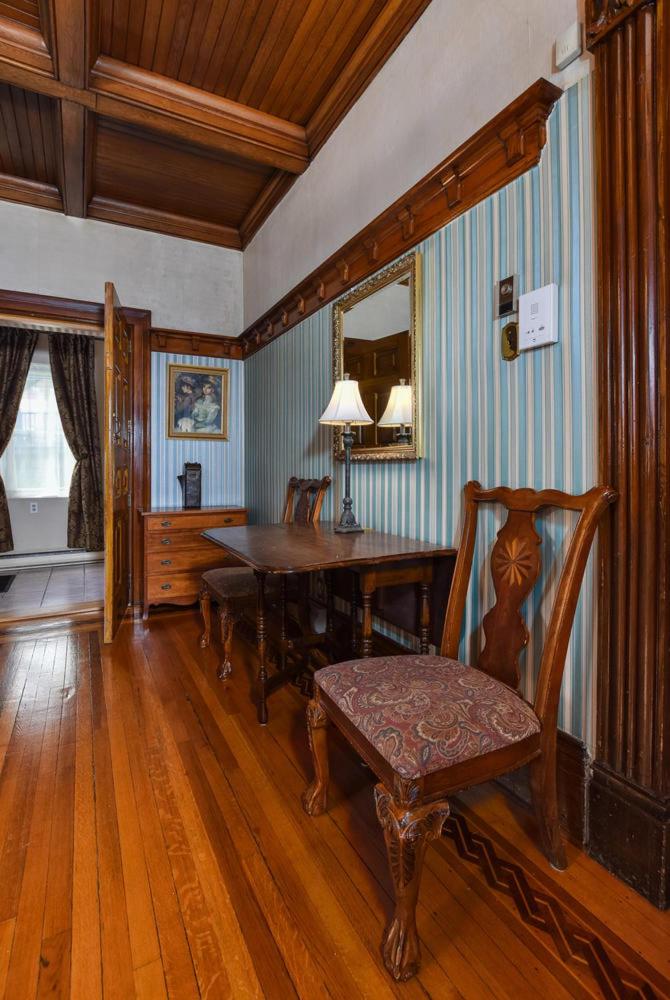 Brockville Vacations - Noble Waterfront Suites - Property Image 93