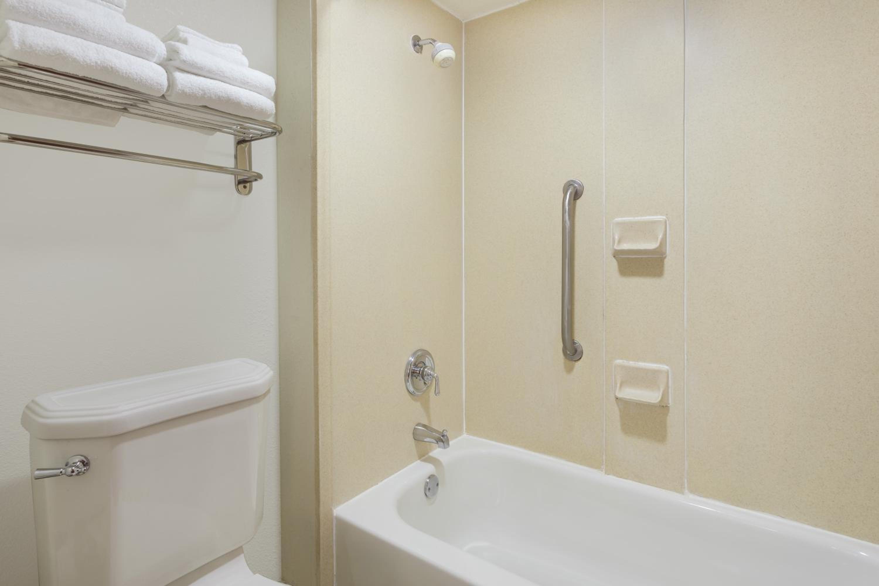 Baymont by Wyndham Orangeburg North view 2
