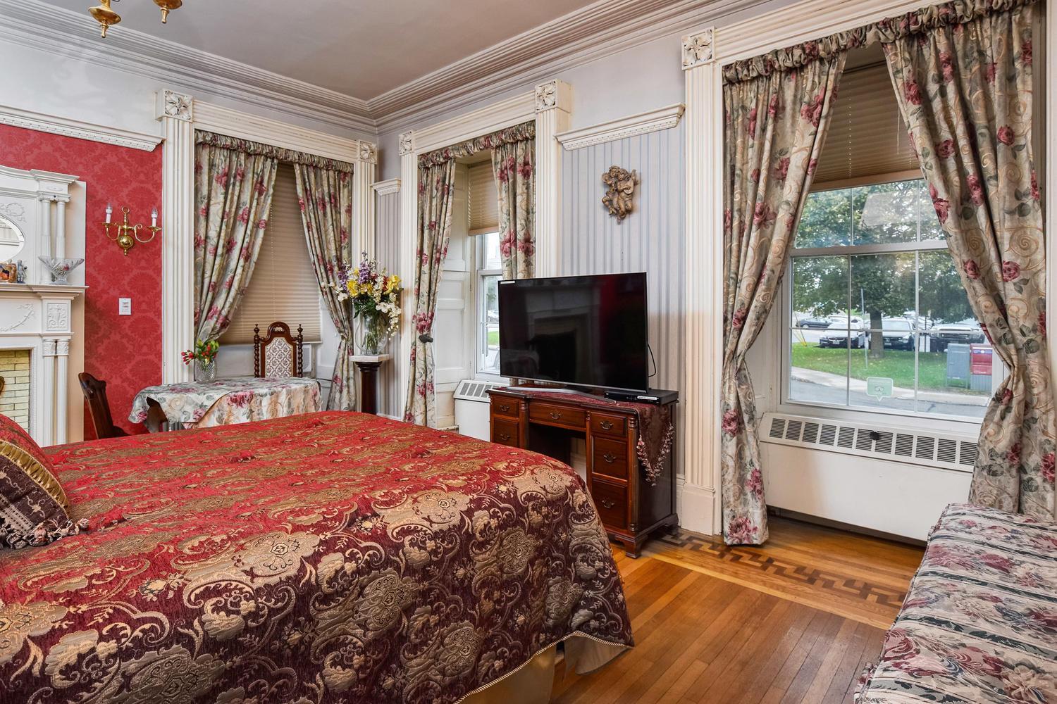 Brockville Vacations - Noble Waterfront Suites - Property Image 30