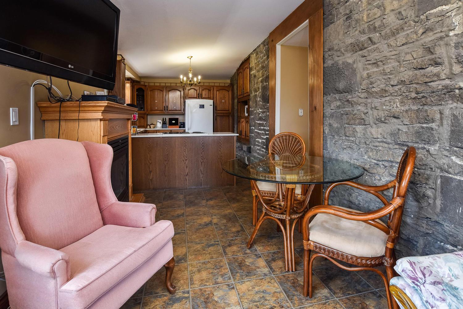 Brockville Vacations - Noble Waterfront Suites - Property Image 76