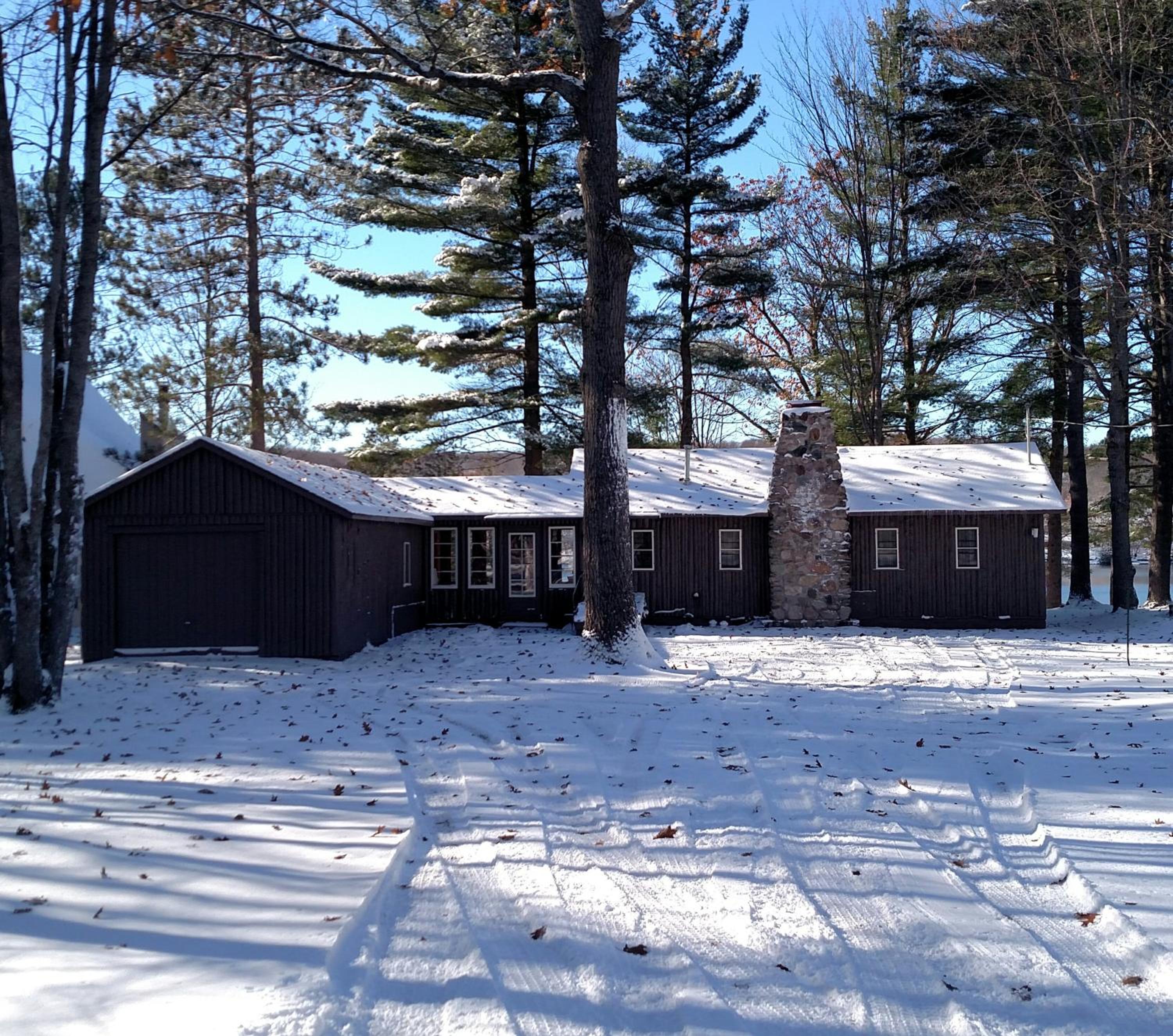 Log Cottage on Blue Lake view 3