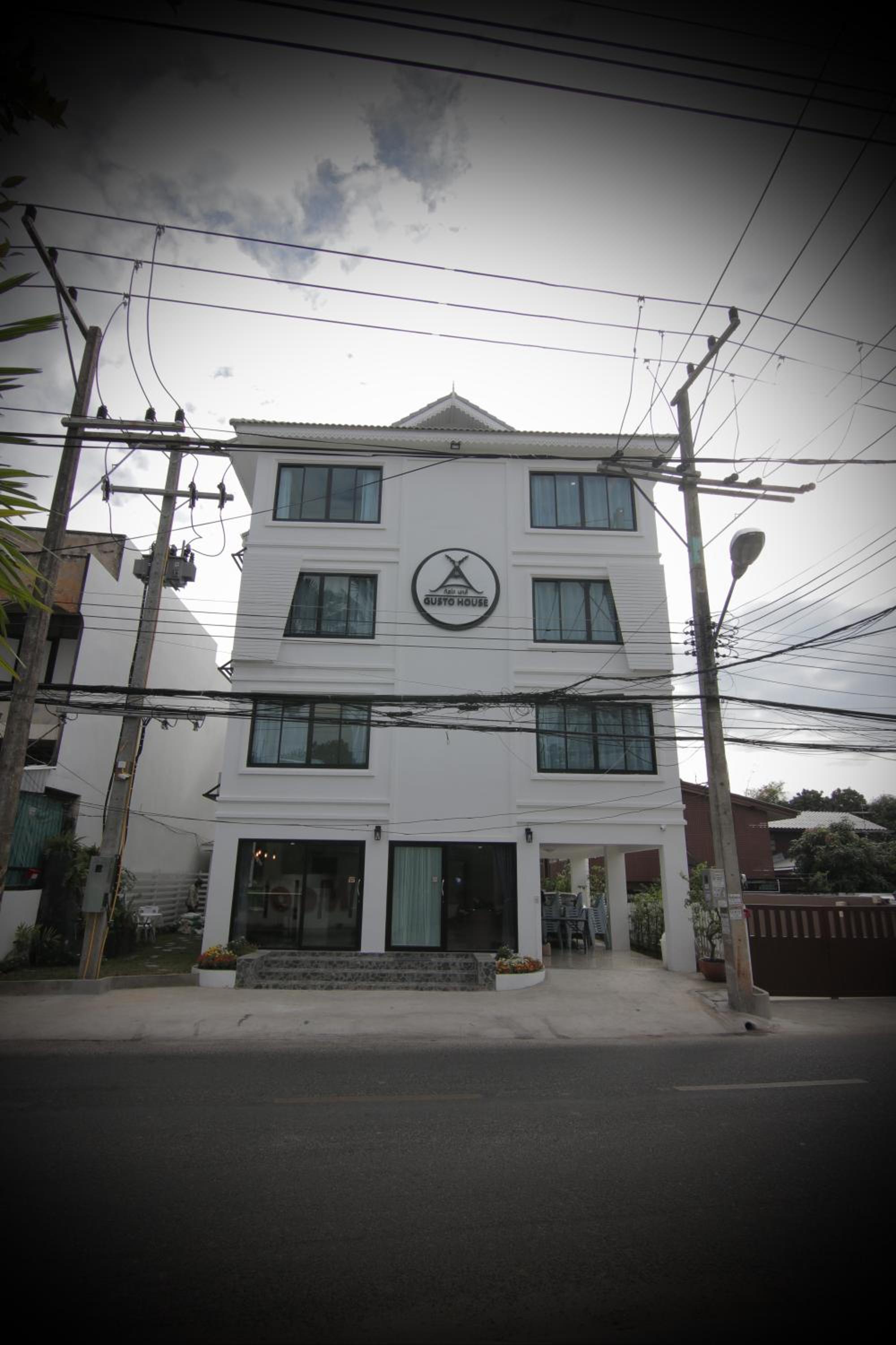 Gusto House