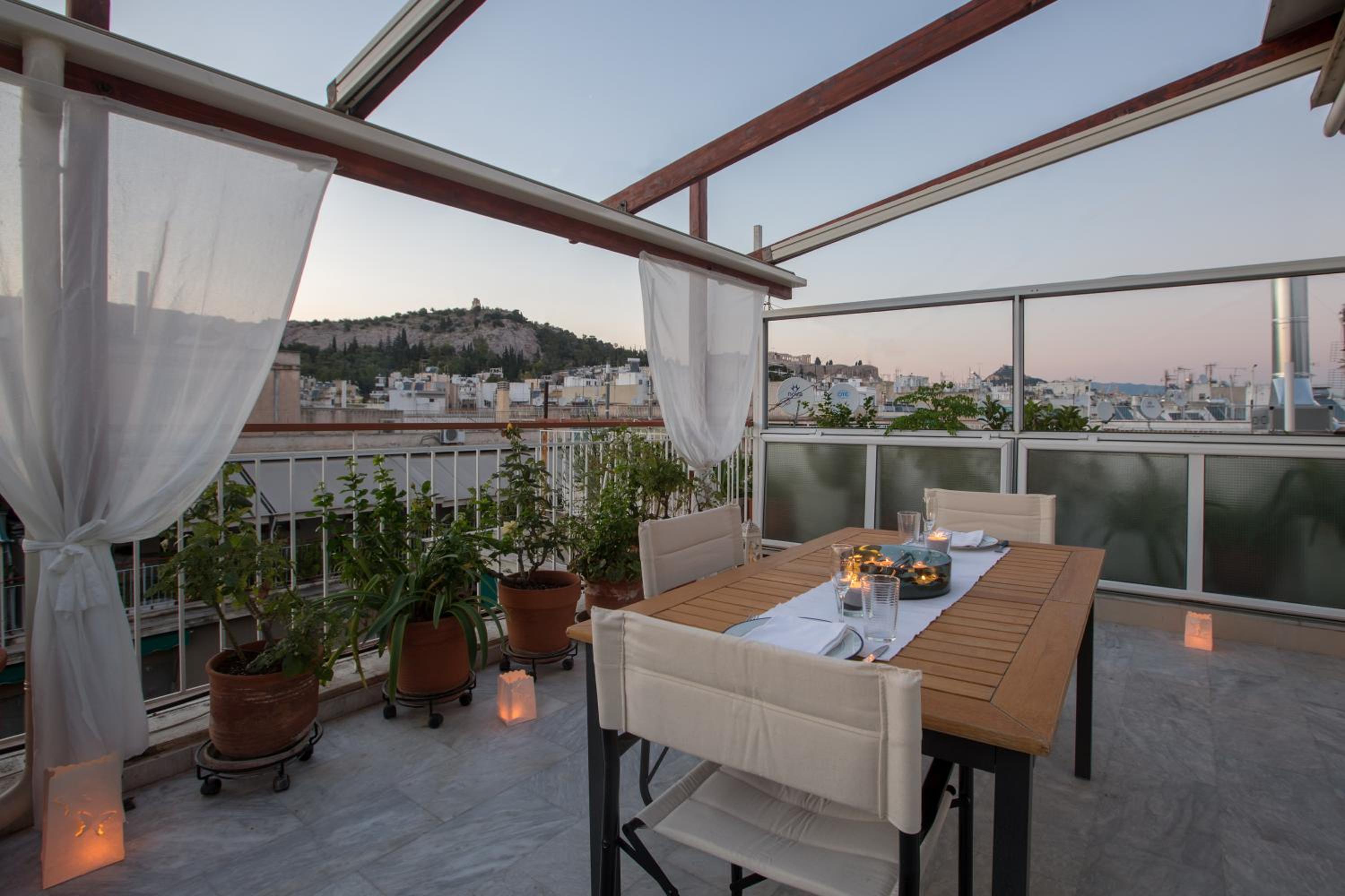 Acropolis at your fingertips