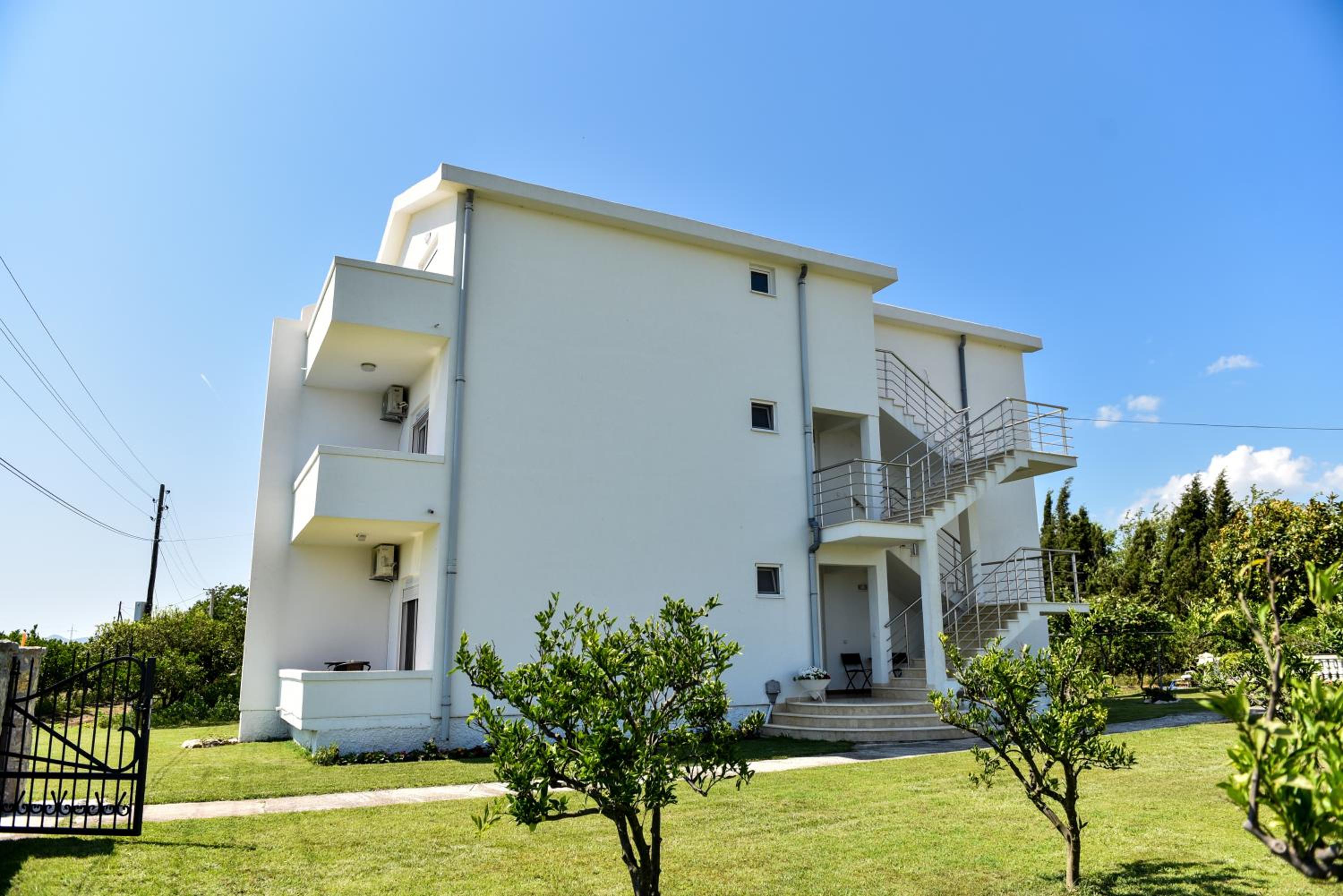 Photo 11