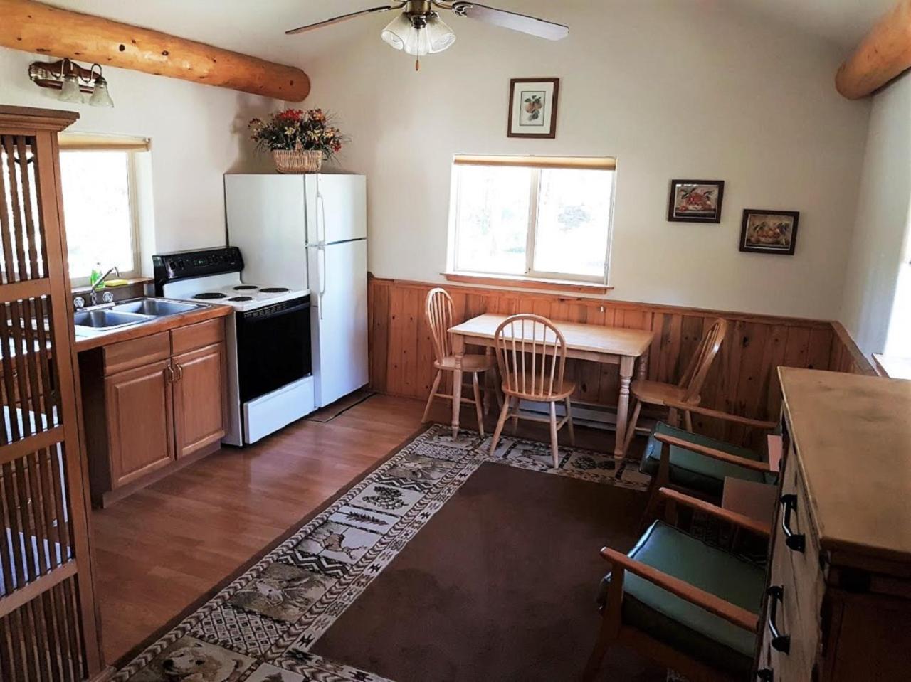 Daven Haven Lodge Cabins - Property Image 22