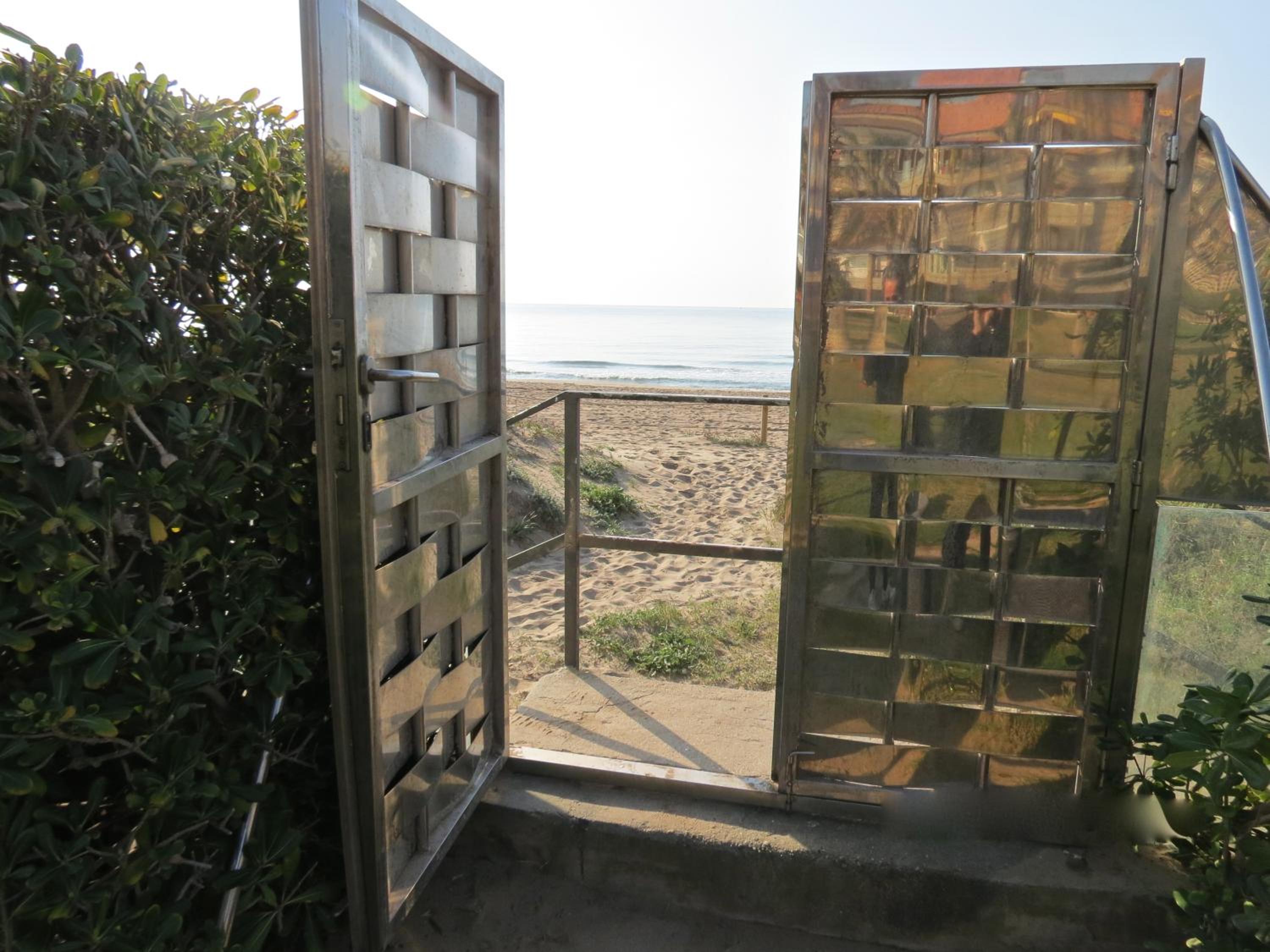 GAVA 2 BEACHFRONT PENTHOUSE