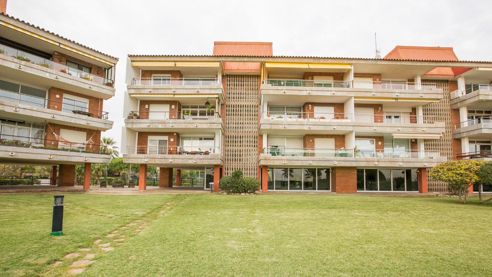 GAVA 2 BEACHFRONT PENTHOUSE