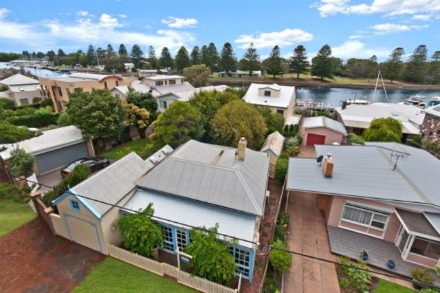 Edge17 Waterfront Apartment, plus Cottage with Garden View - Port Fairy