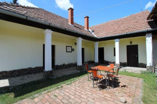 Toldi Vendégház view 3