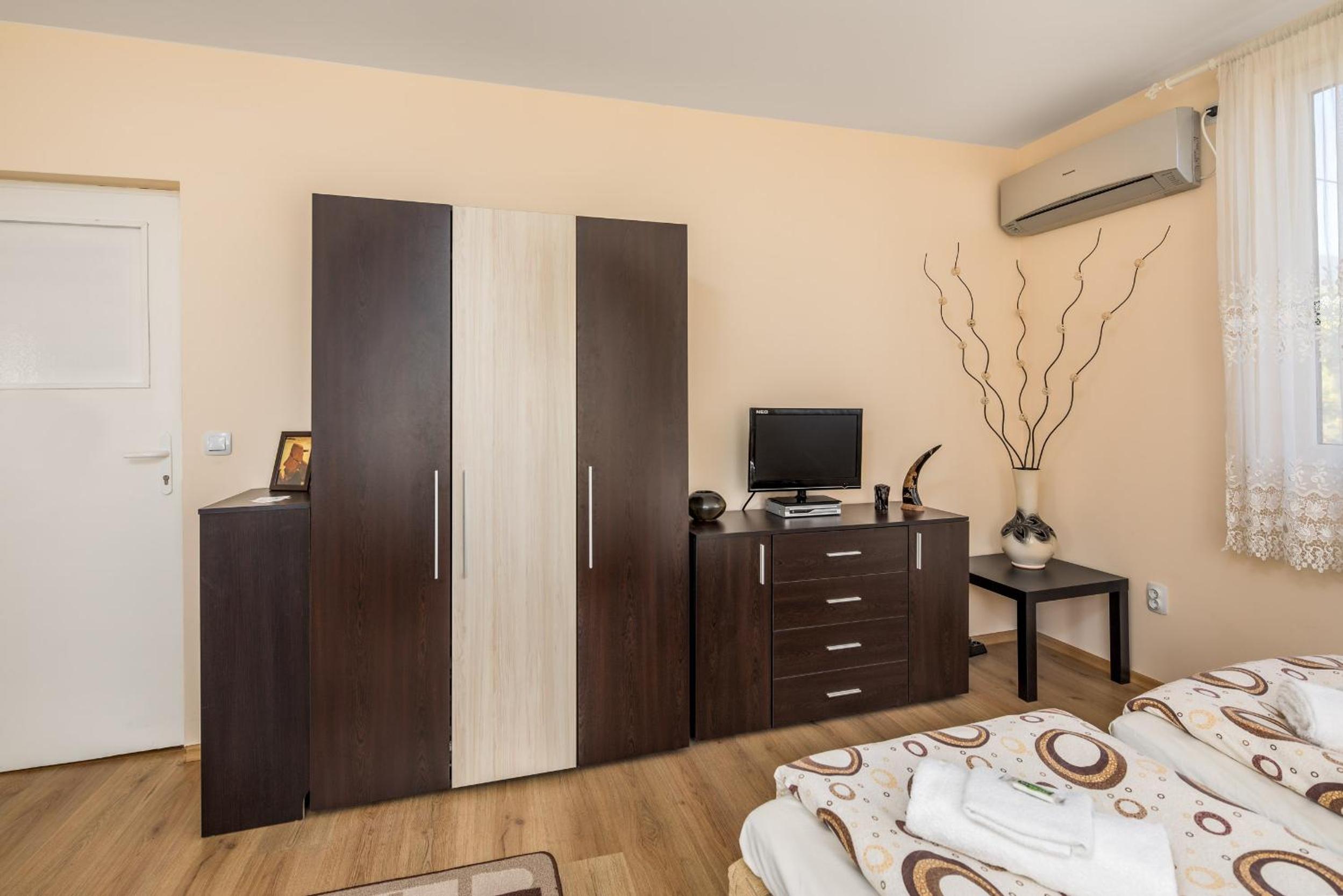 Apartments Ivadoni
