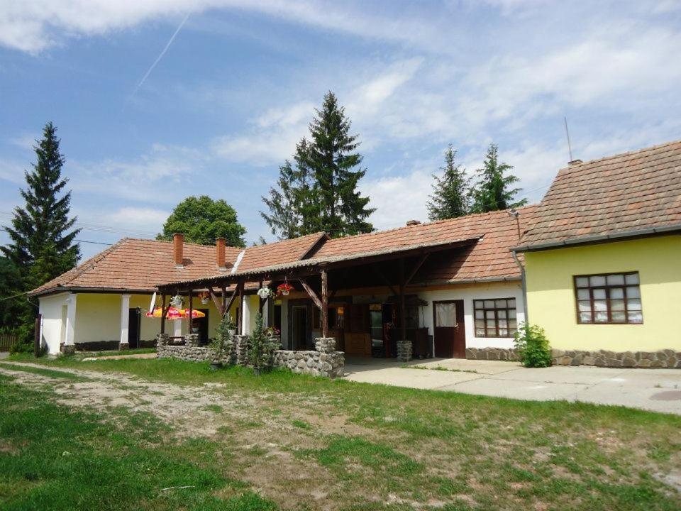 Photo 8
