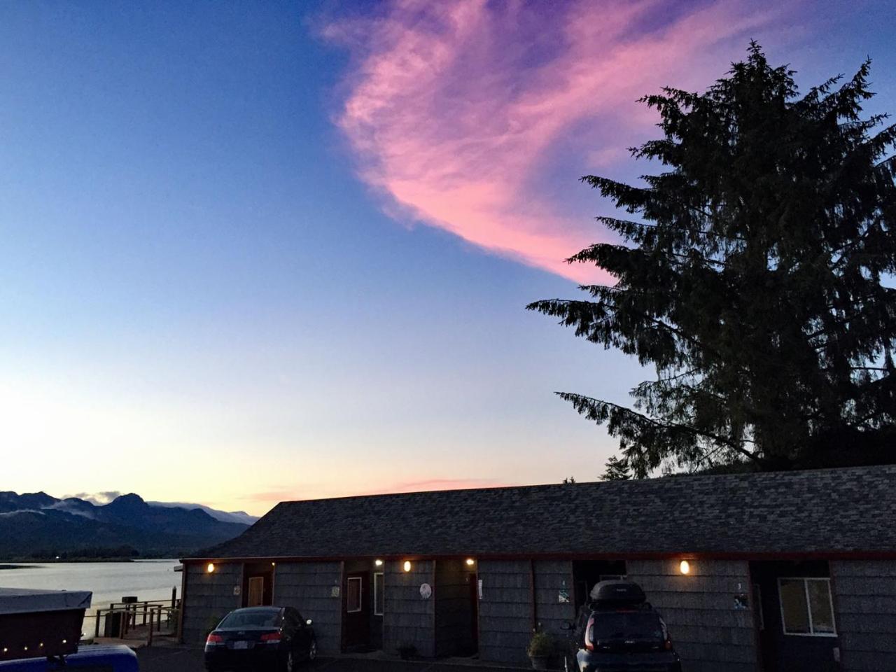 Wheeler on the Bay Lodge and Marina