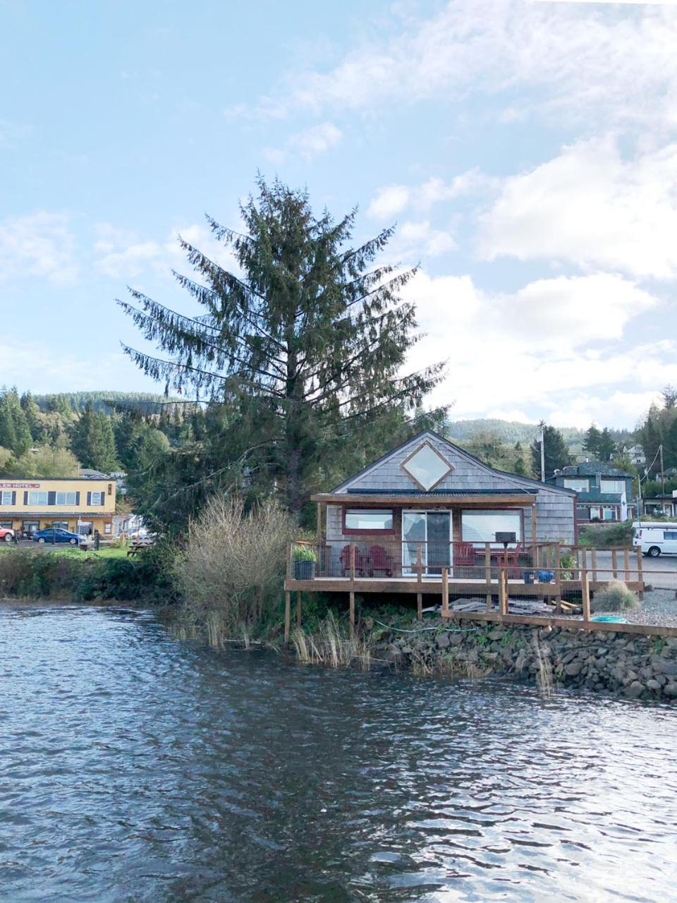 Wheeler on the Bay Lodge and Marina