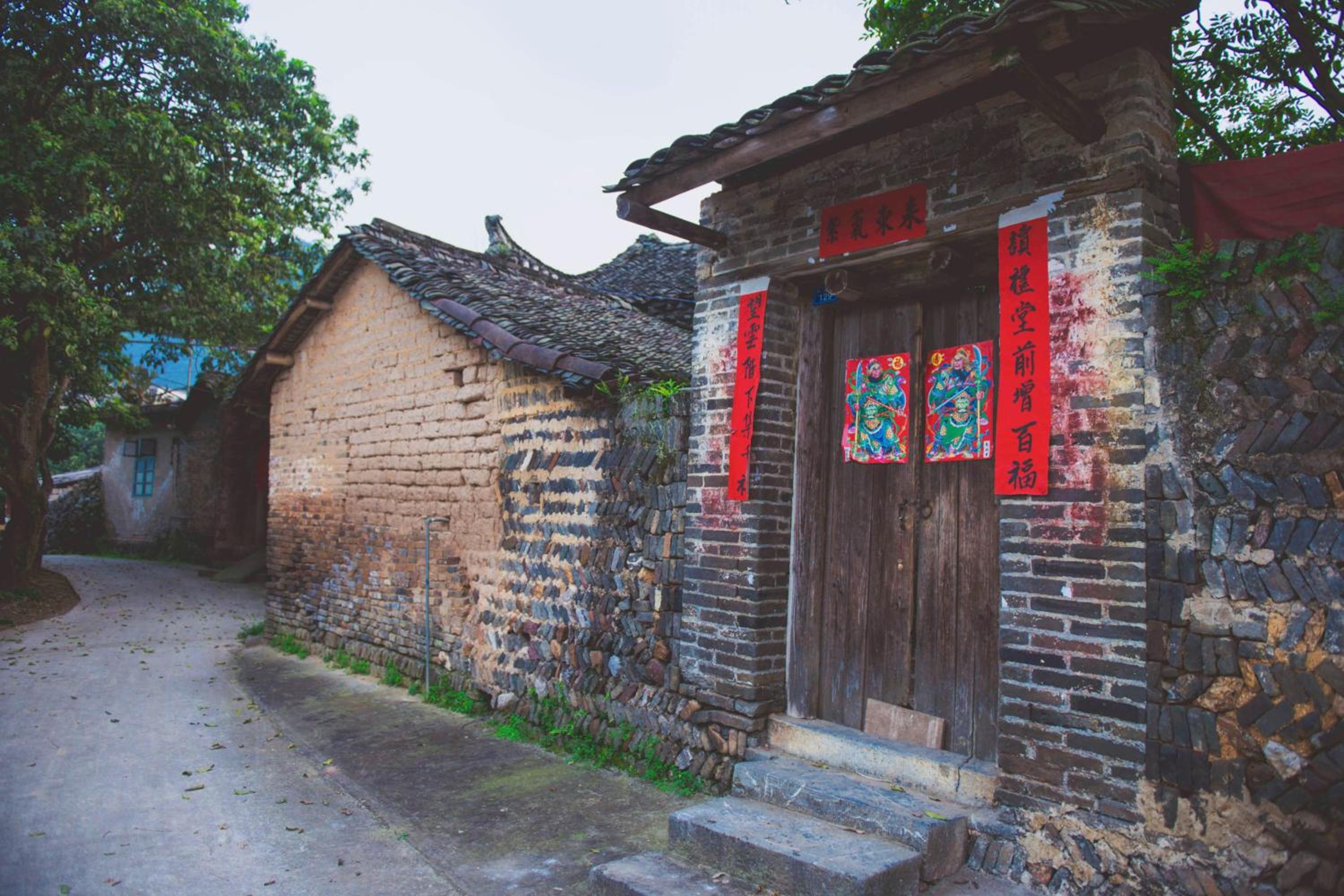 Yangshuo River Lodge Hotel--English speaking team&Swimming pool&Activties organized&Free pick up from Airport or TS over 3 nights