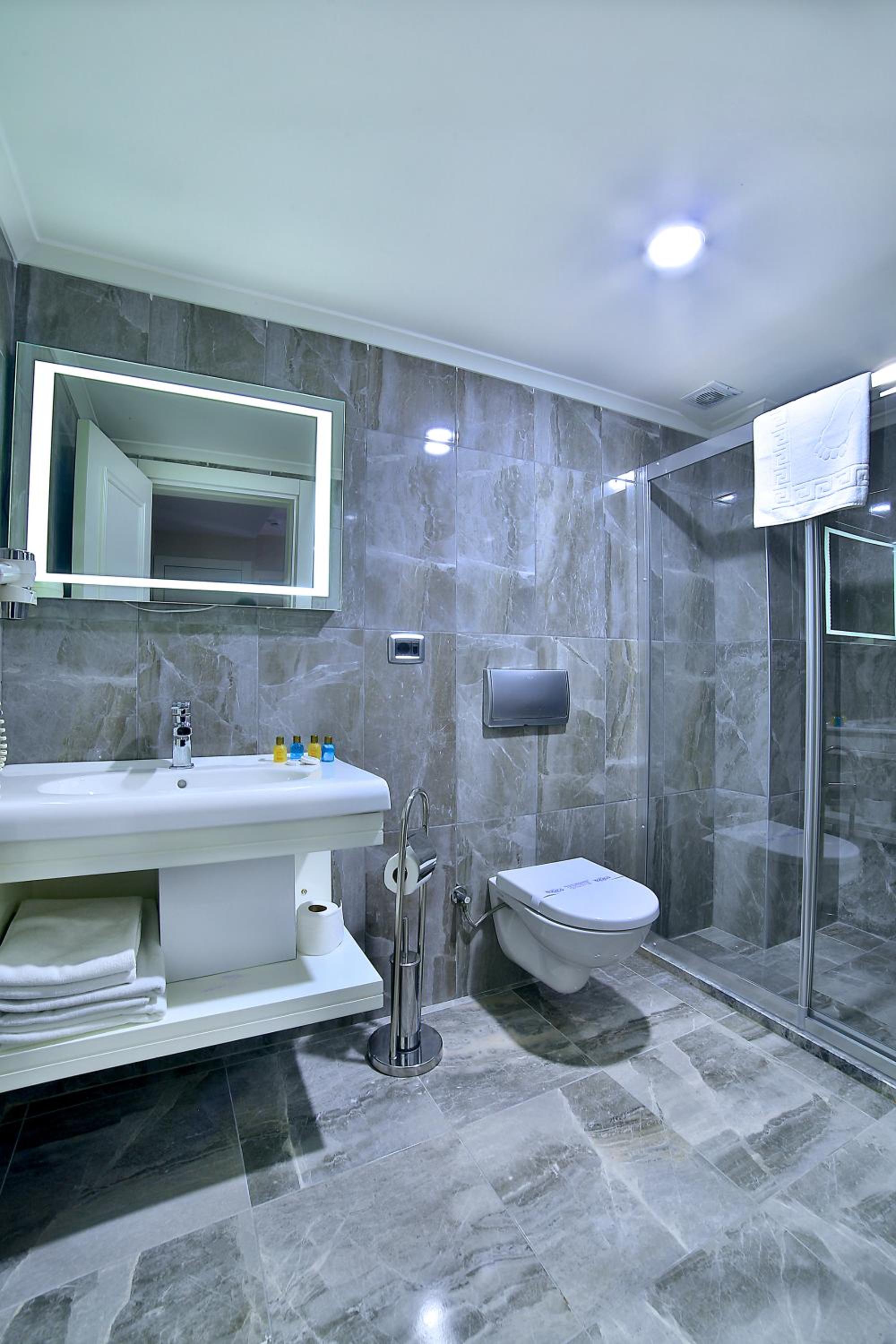 Monaco Otel - Image 9