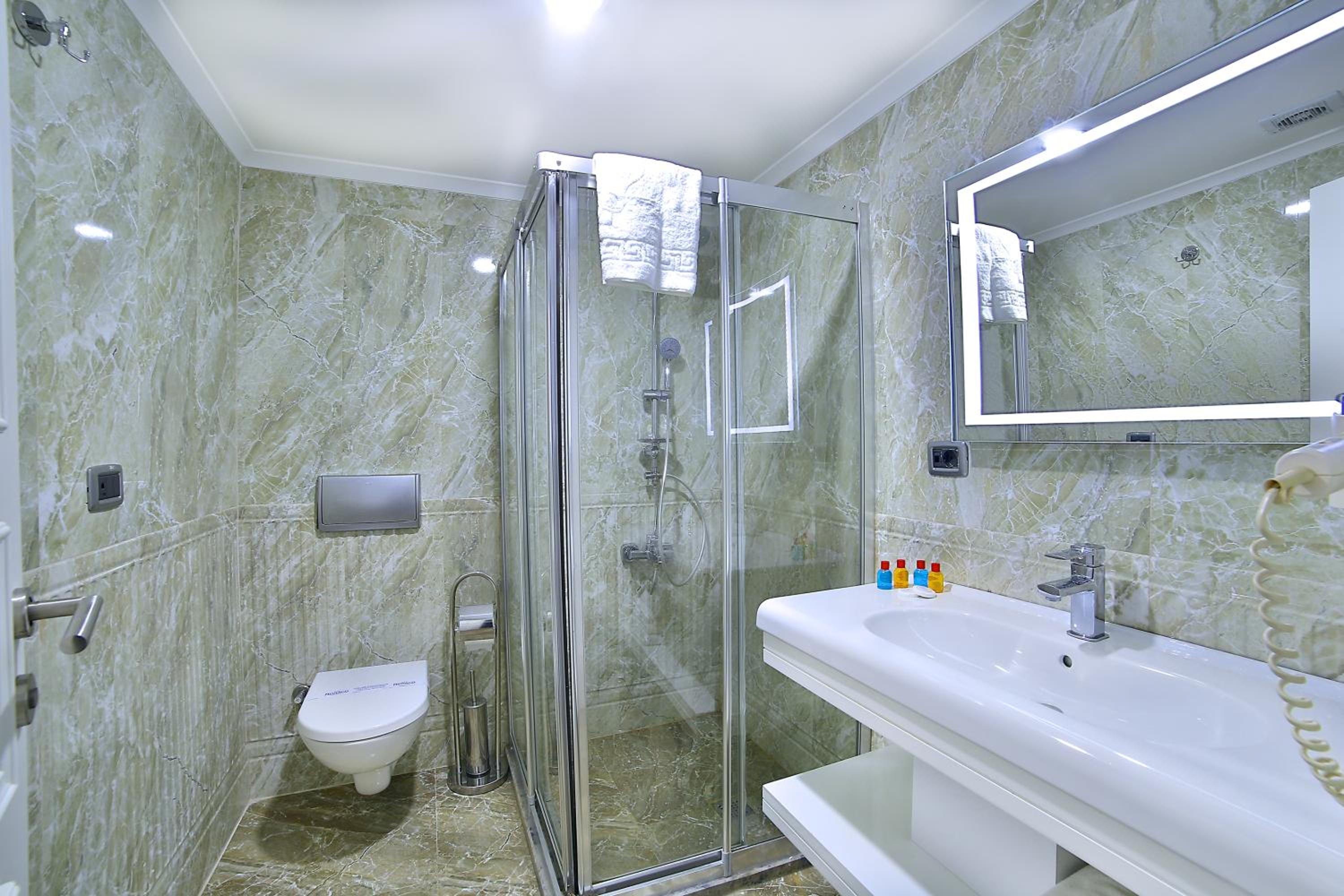 Monaco Otel - Image 7