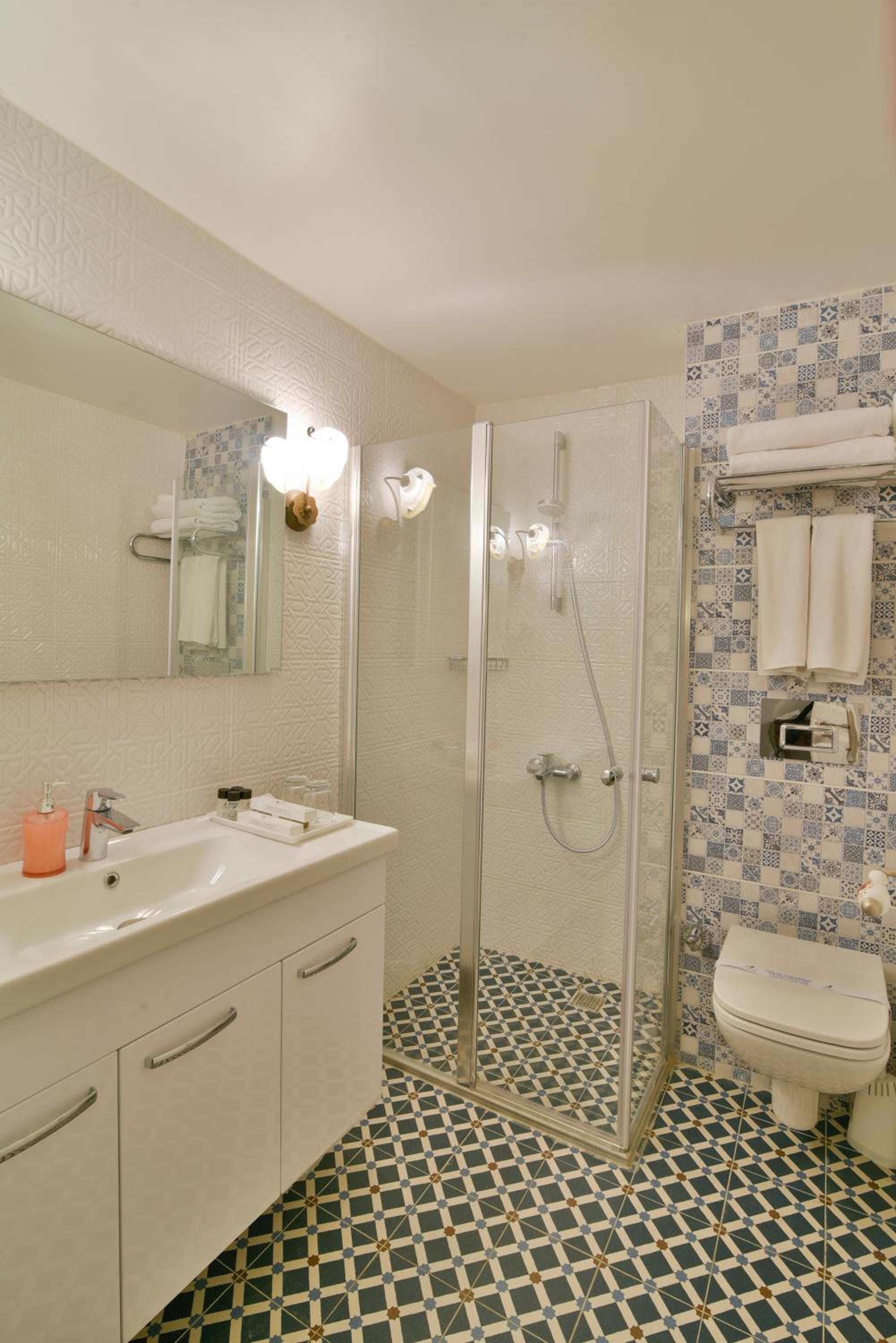 Istanbul Life Otel - Image 13