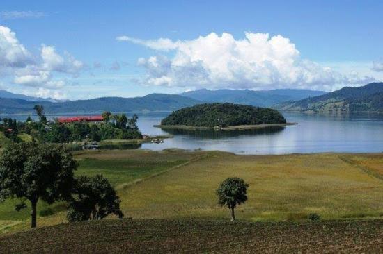 CASA LA KOCHA, Cabin, Hostal en la Laguna de la Cocha