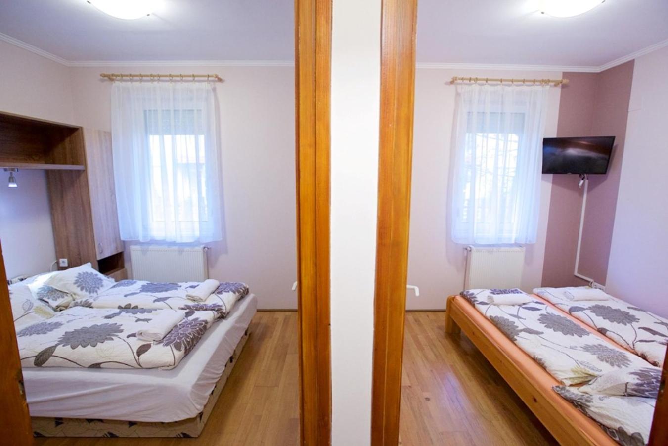 Zoli Apartmanok-Maya Kölcsey 34-36 view 4