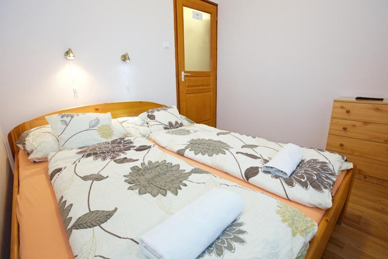 Zoli Apartmanok-Maya Kölcsey 34-36 view 5