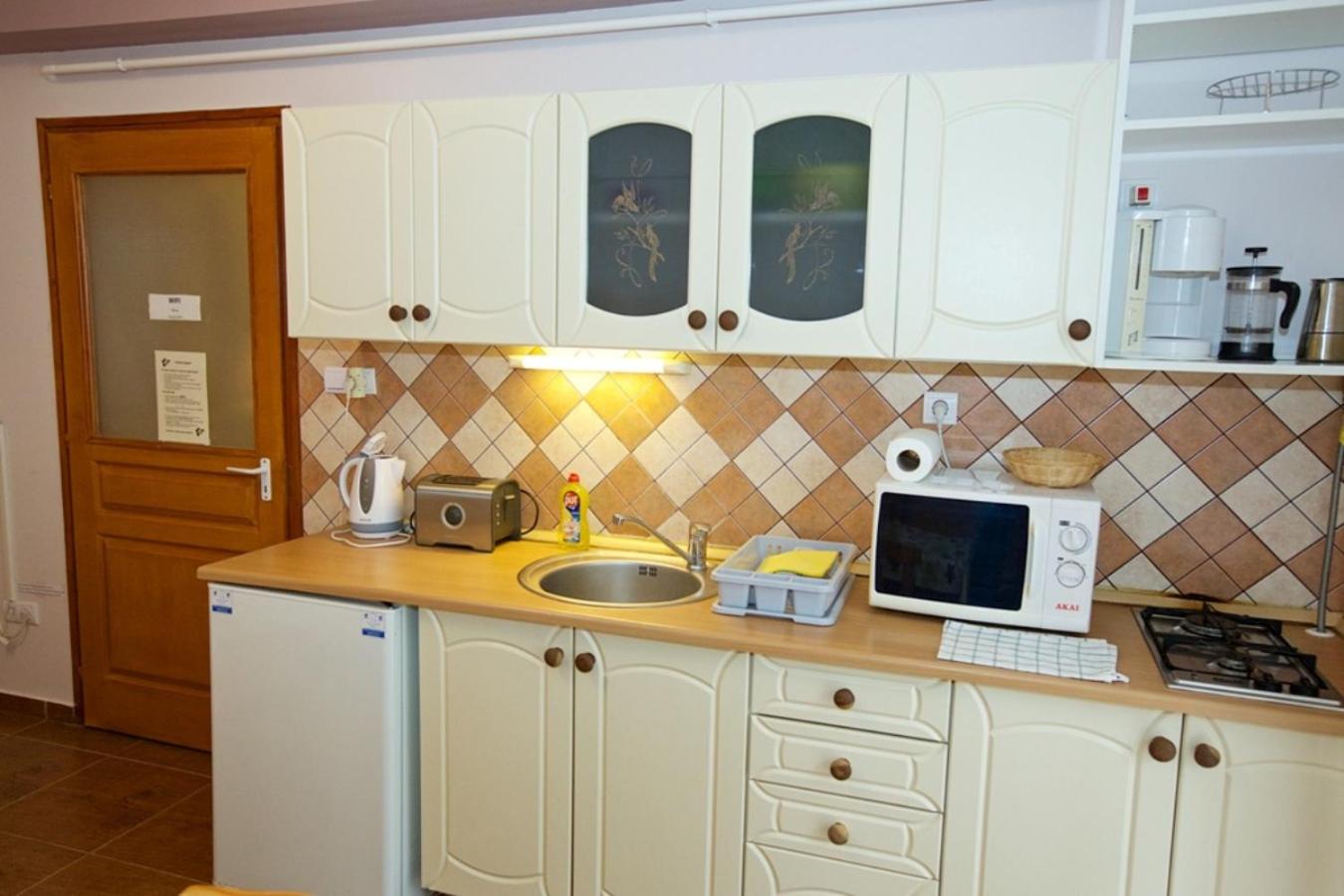 Zoli Apartmanok-Maya Kölcsey 34-36 view 3