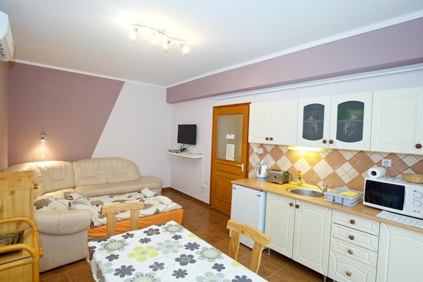 Zoli Apartmanok-Maya Kölcsey 34-36 view 2