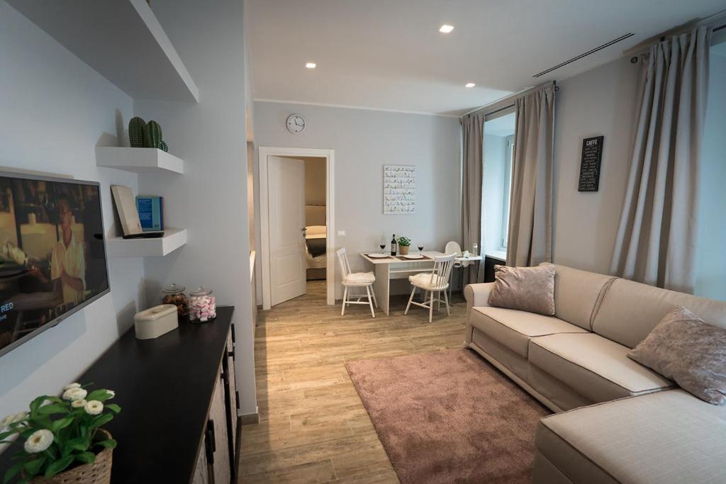 Laura Family Apartments