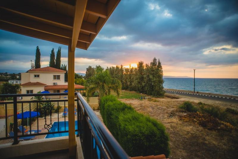 Beachfront Villa Thomas 5