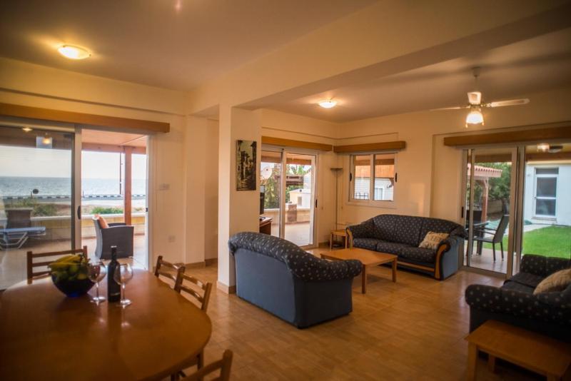 Beachfront Villa Thomas 5