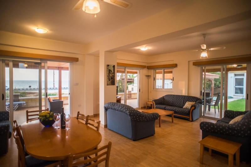 Beachfront Villa Thomas 5