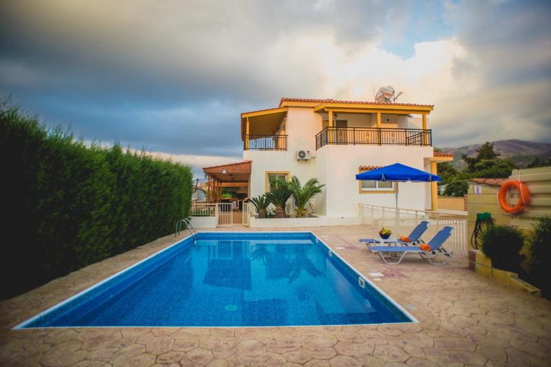 Beachfront Villa Thomas 5