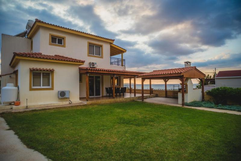 Beachfront Villa Thomas 5