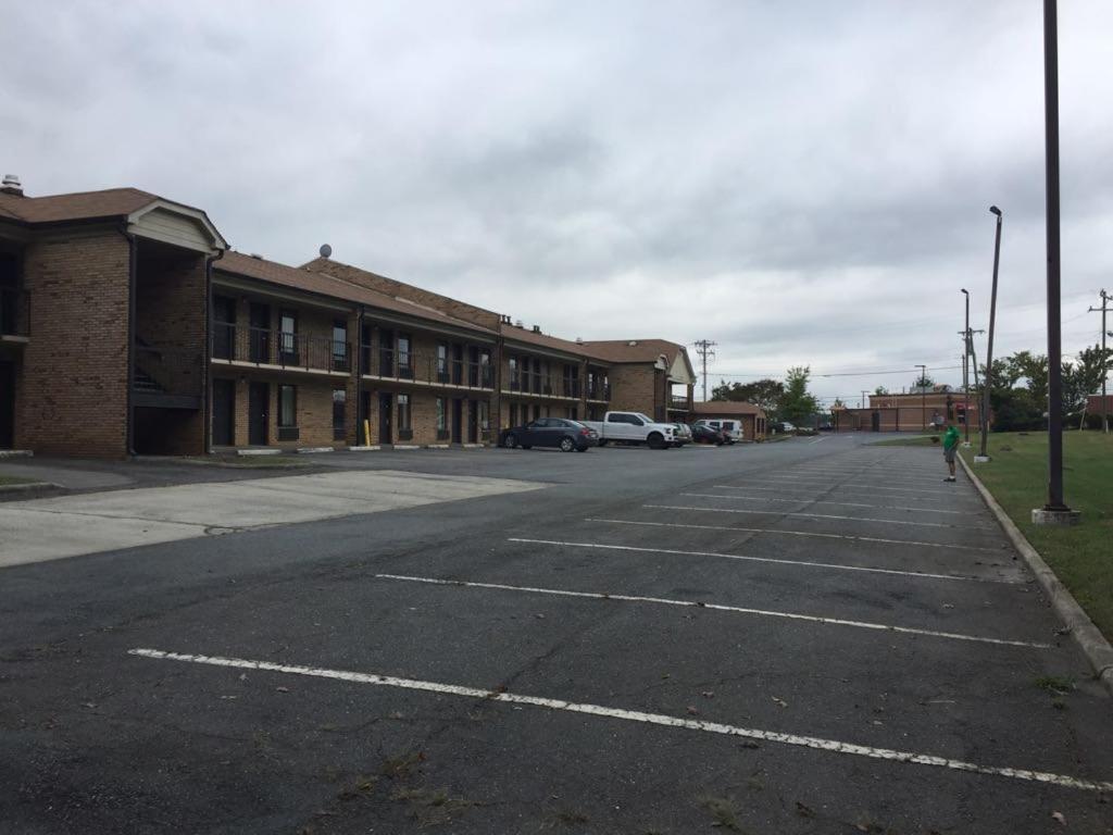 Days Inn by Wyndham King-Winston Salem Area