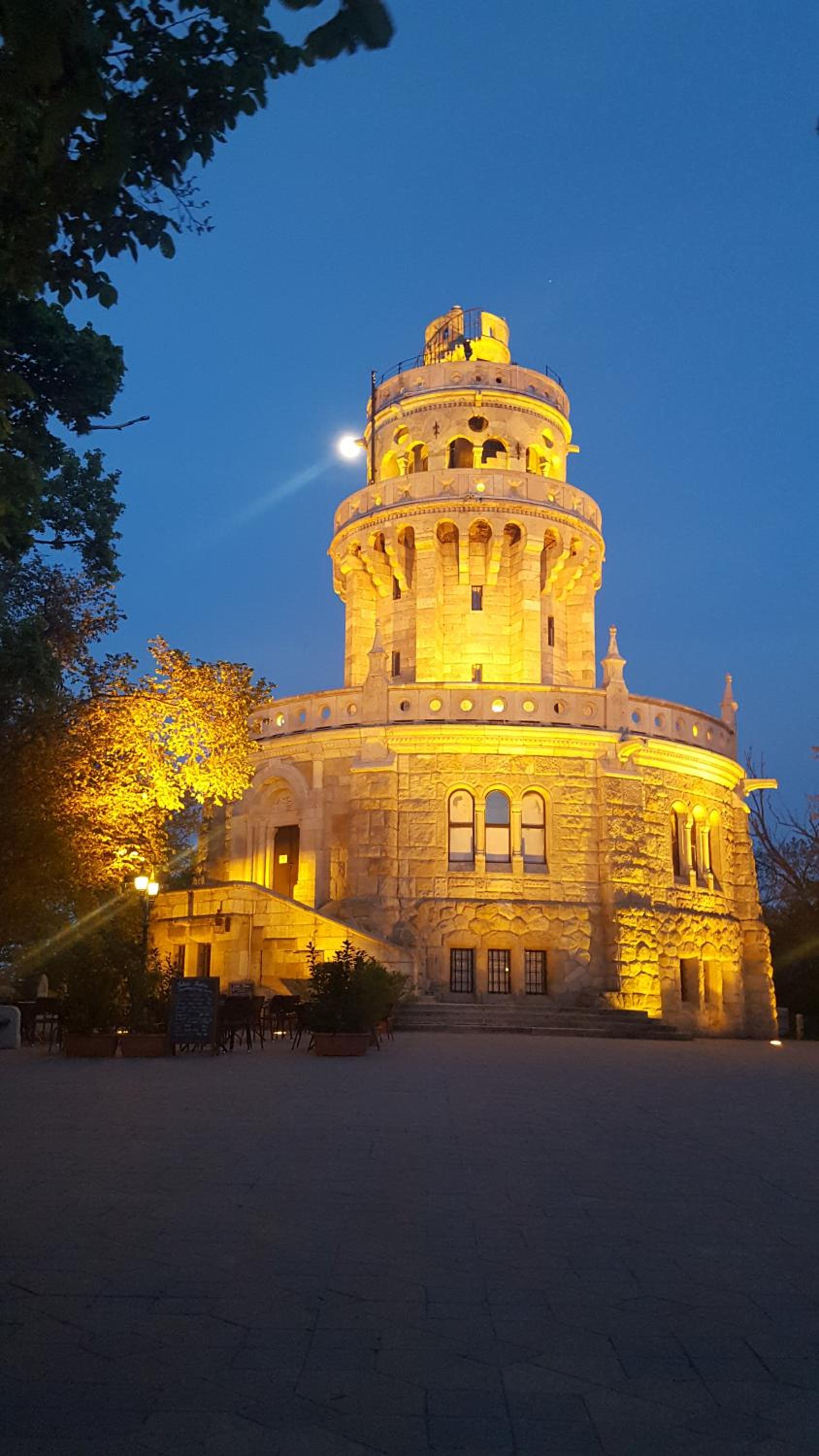 Budapest Minimal Style - You will love it! view 4