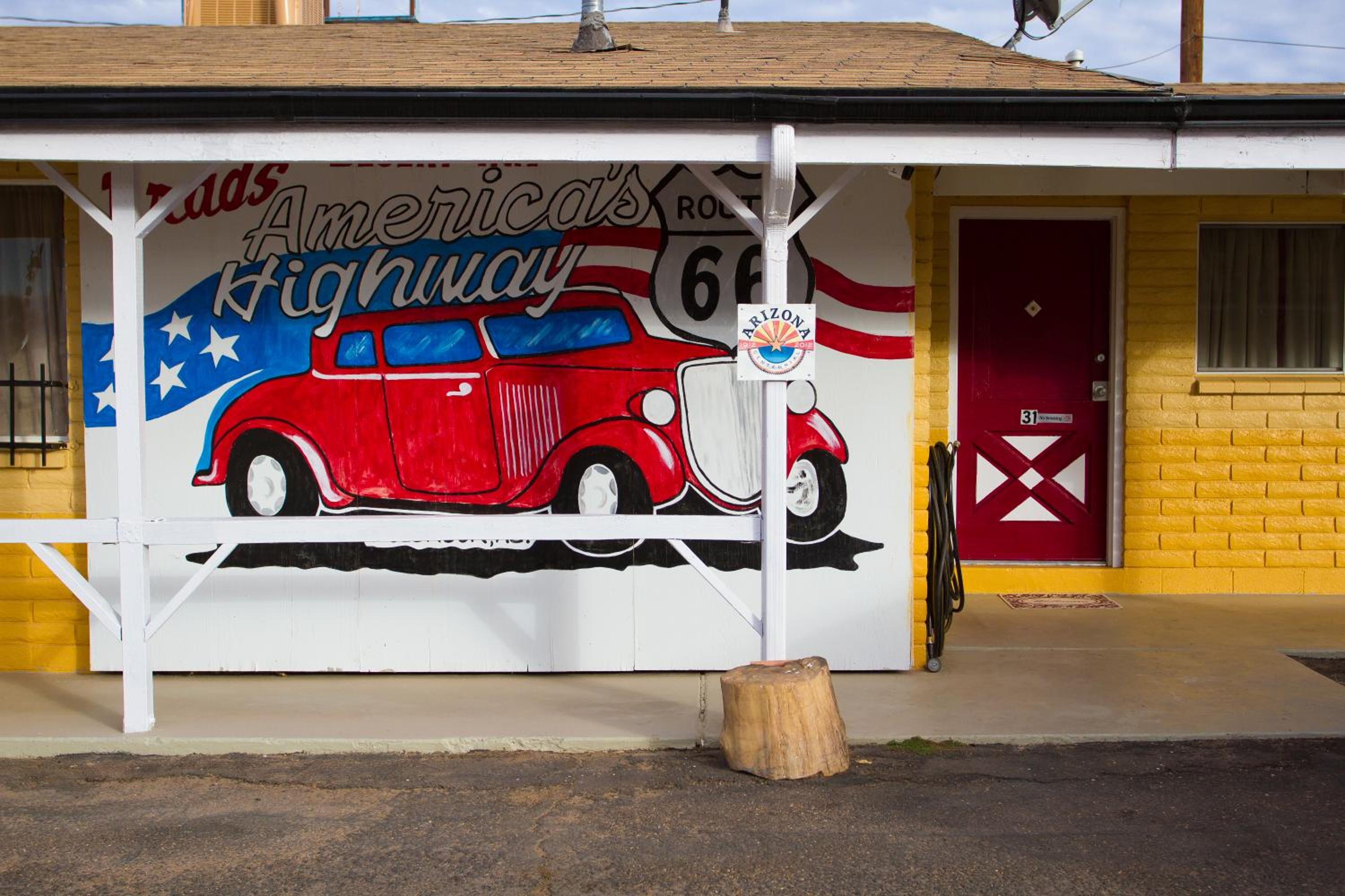 Brad's Desert Inn