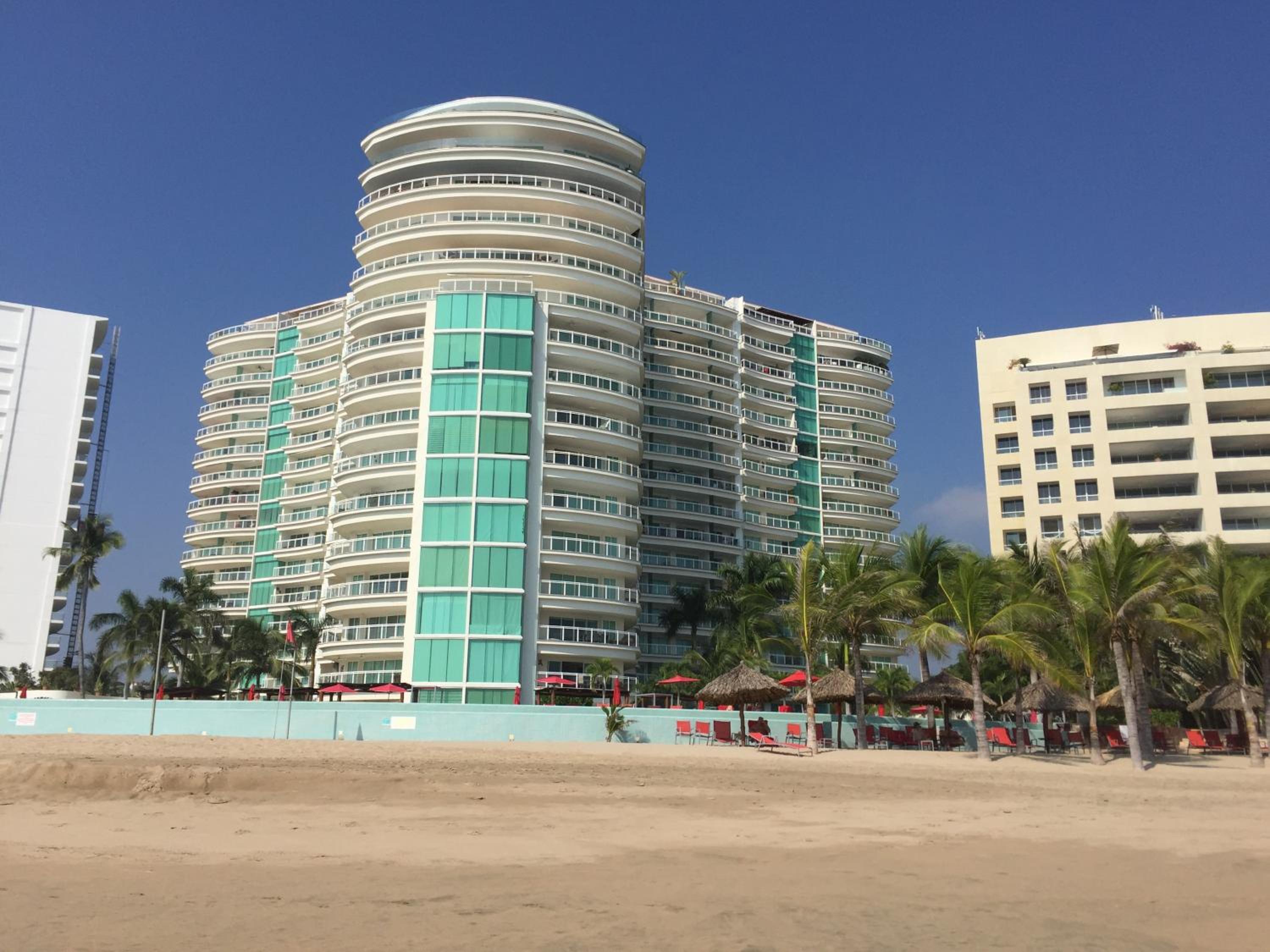 Hotel Bay View Grand Marina 1605 Sur