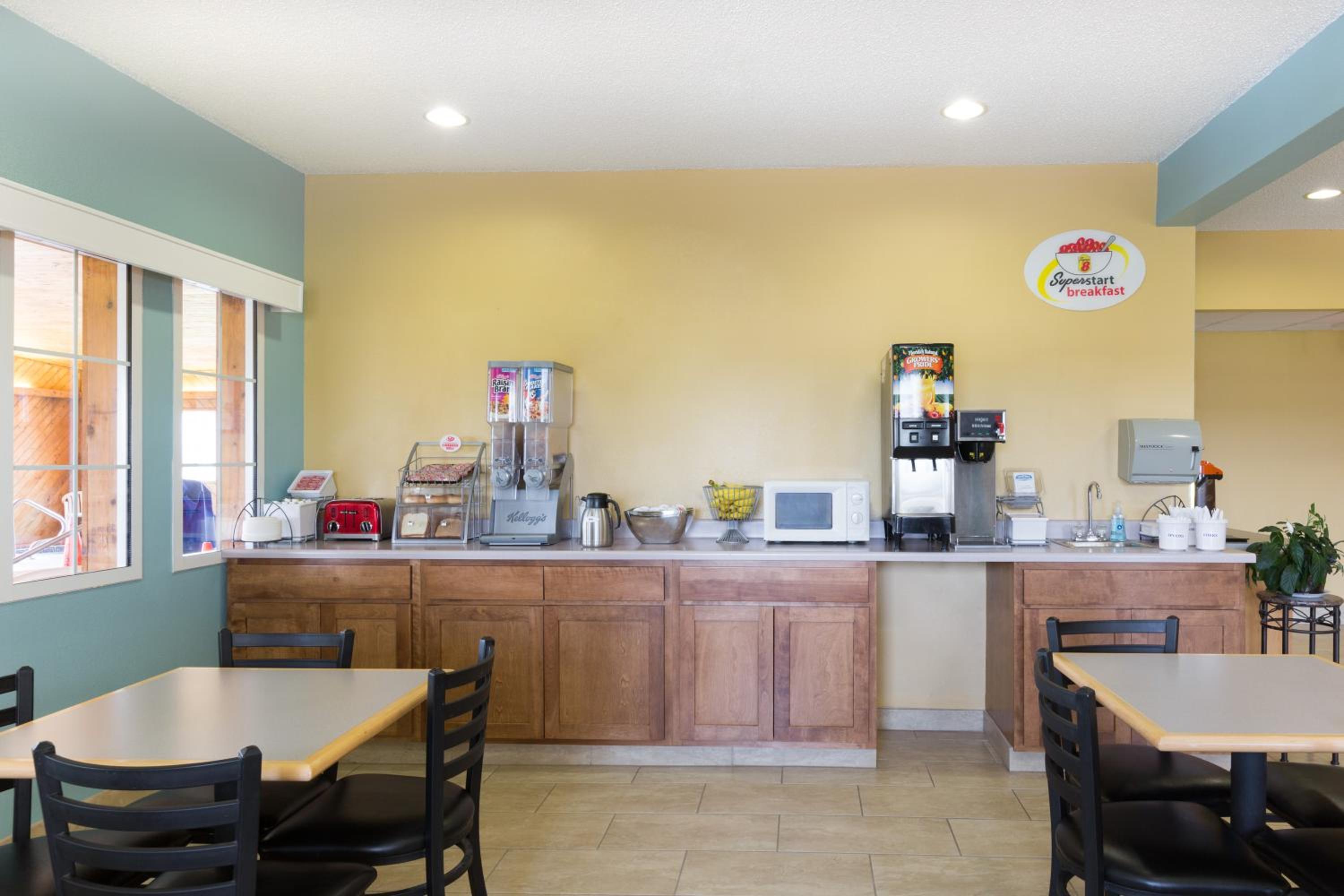Super 8 by Wyndham Clarinda - Property Image 9