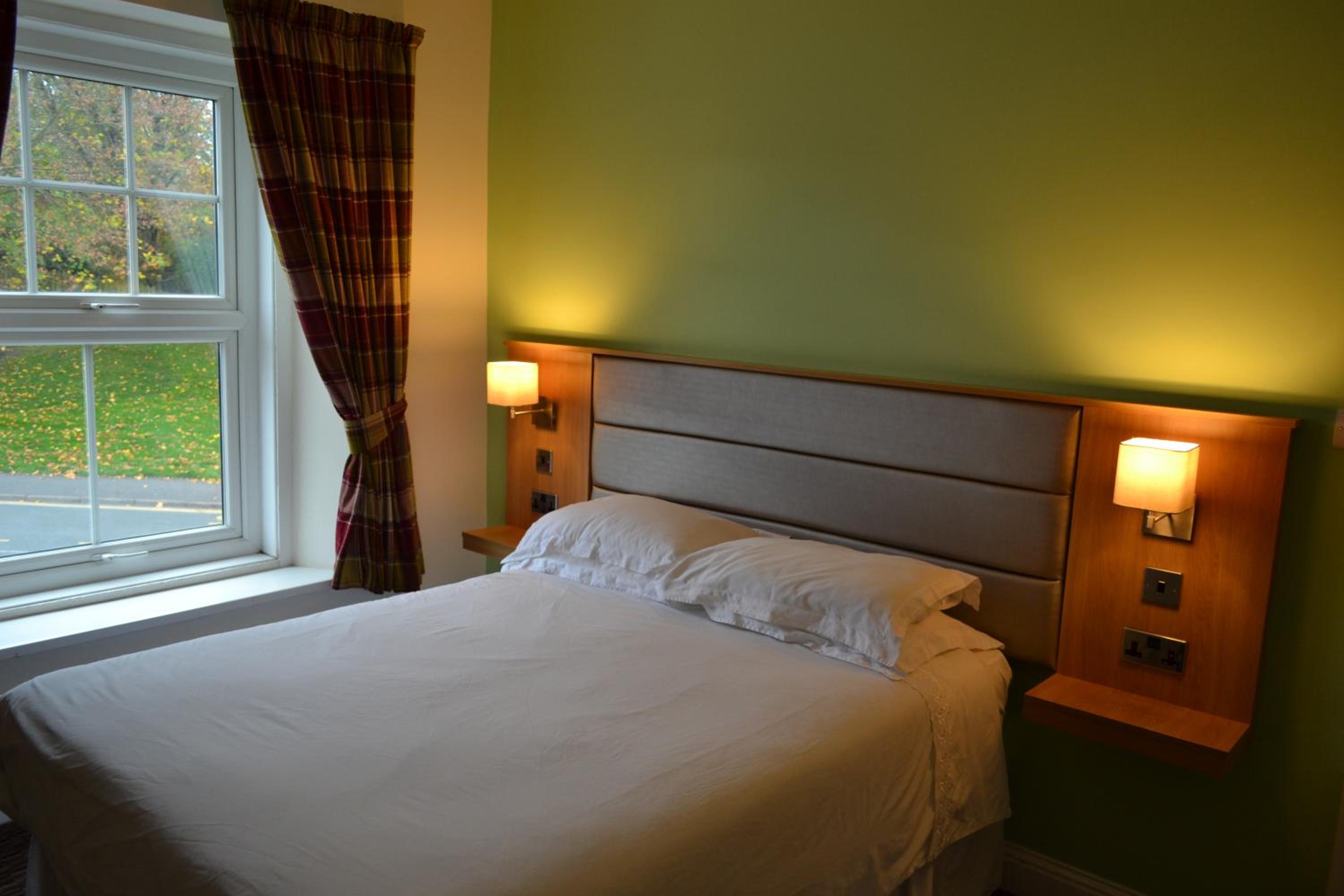 Oak Tree Inn