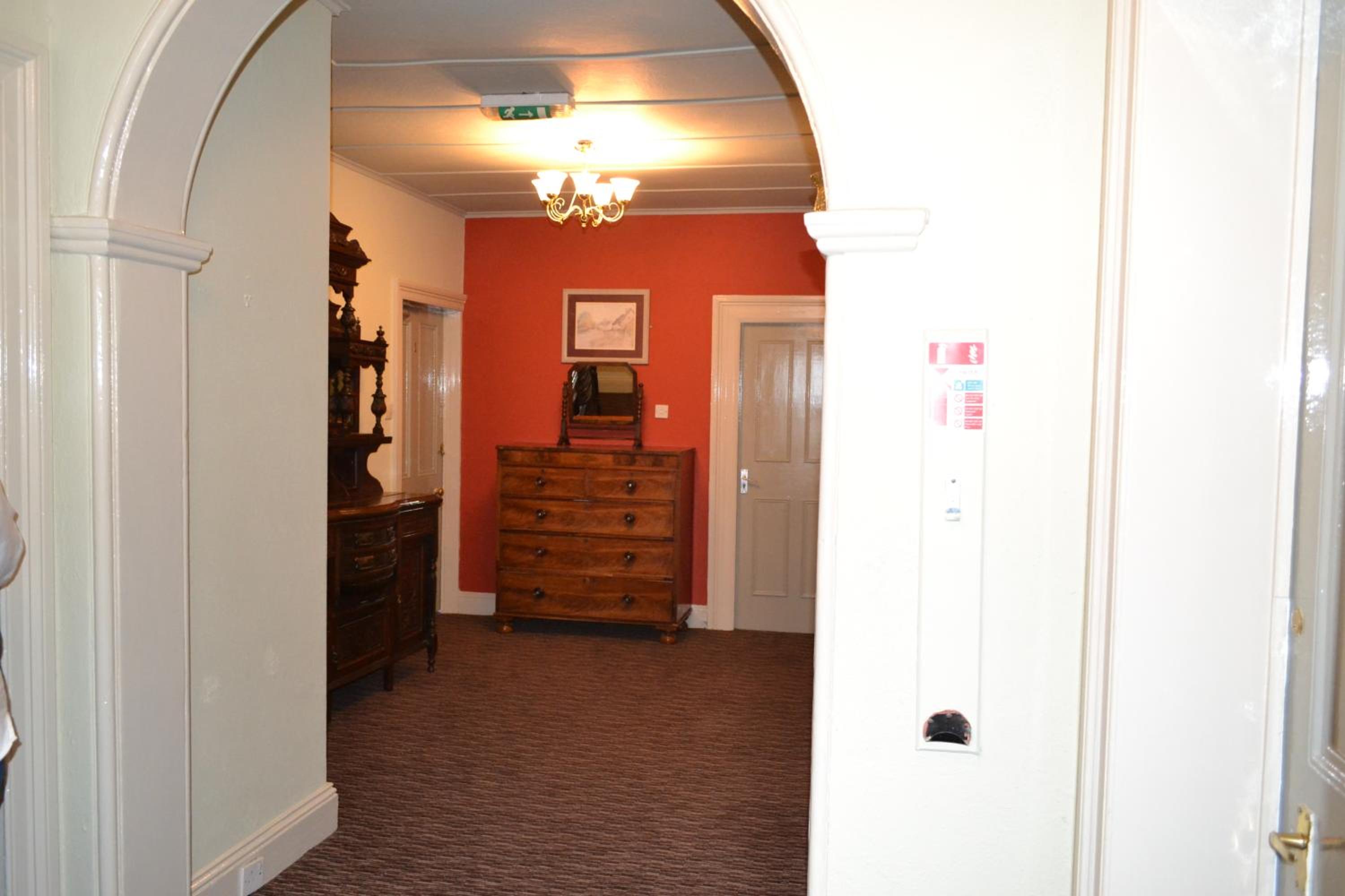 Oak Tree Inn